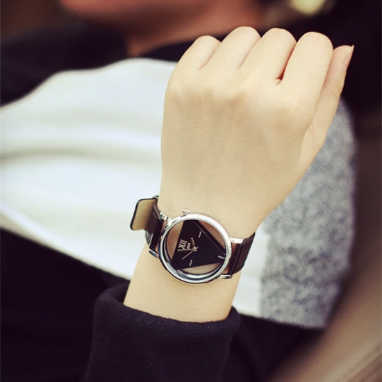 スケルトン腕時計トライアングル腕時計 レディースウォッチ 革ストラップ腕時計クォーツドレス時計 | 黒