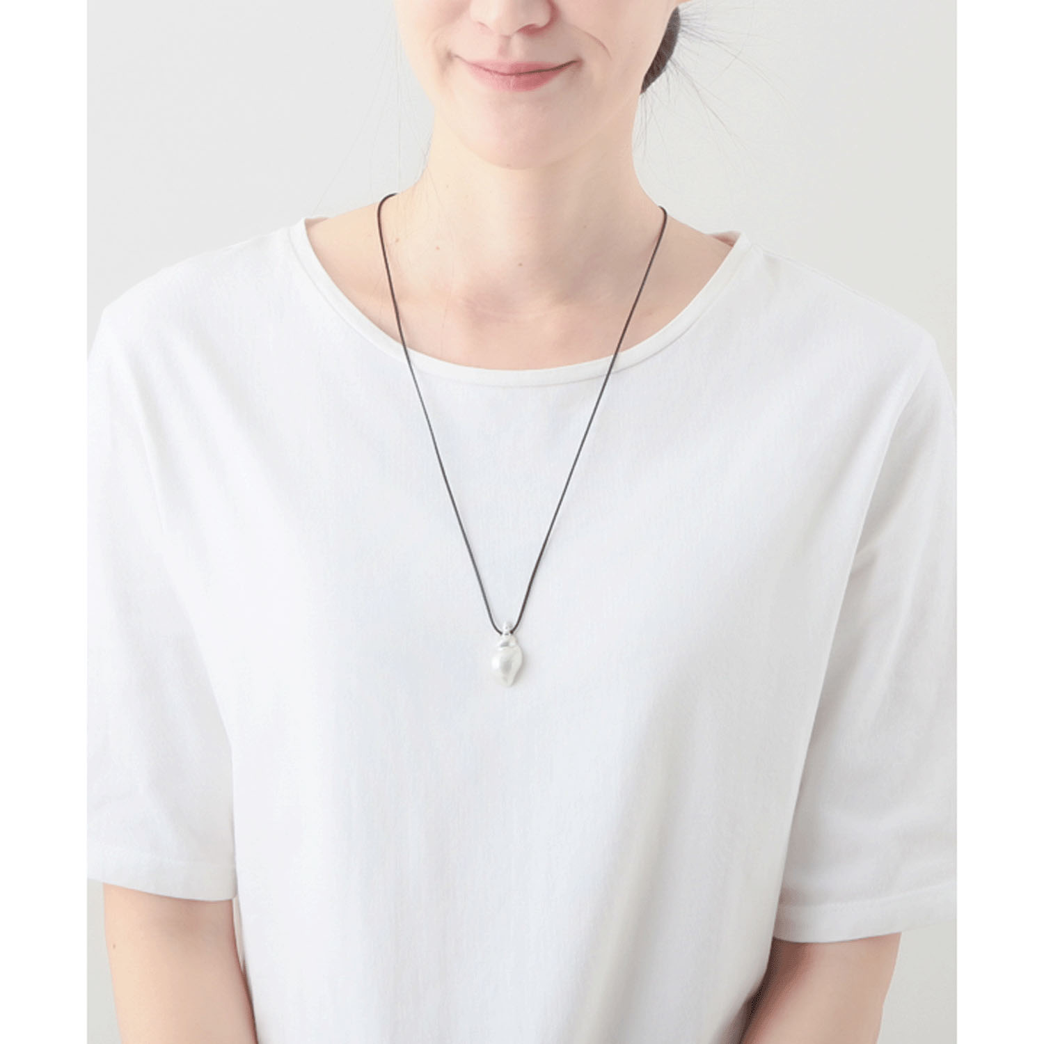 メタル巻貝ネックレス