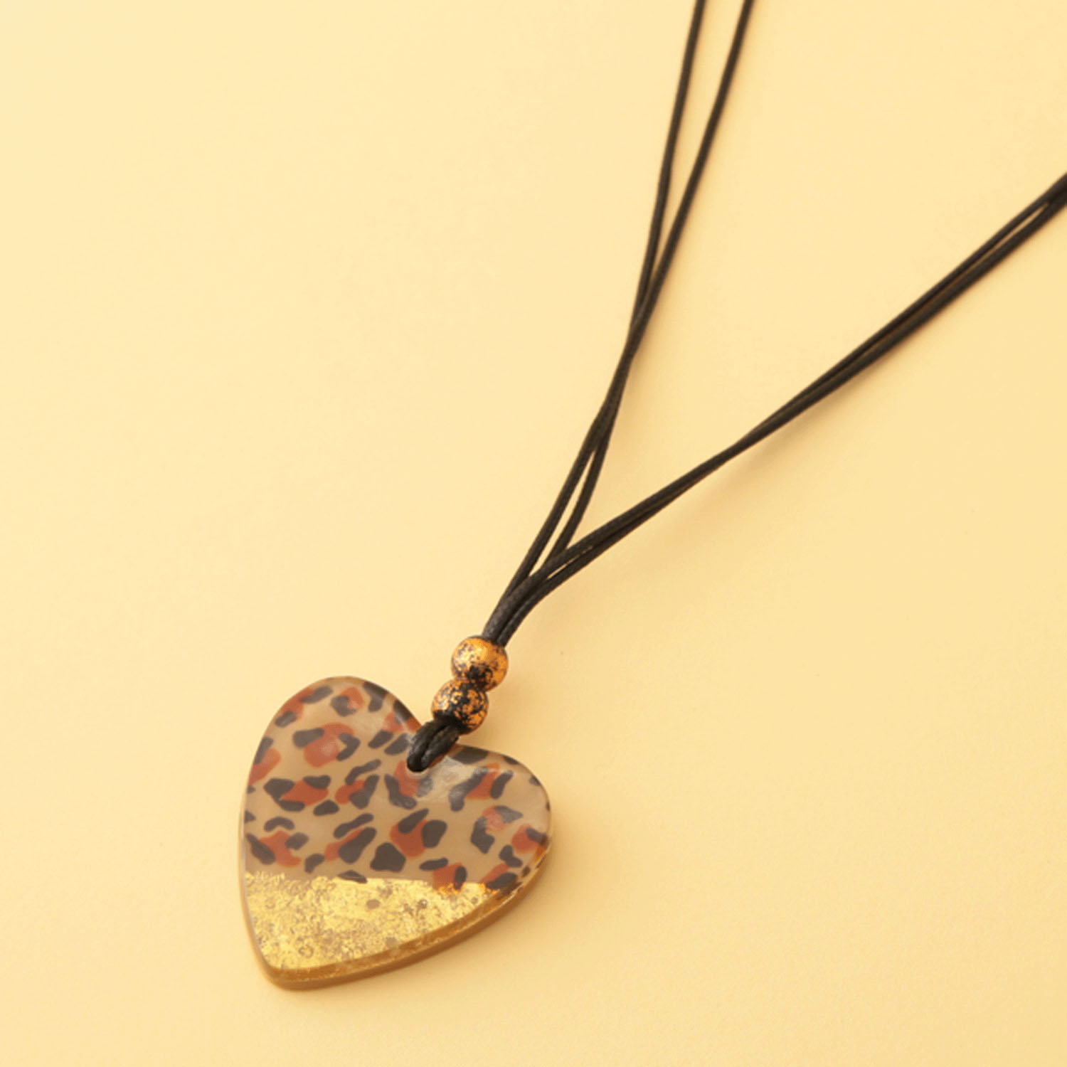 レジン ハートレオパードネックレス