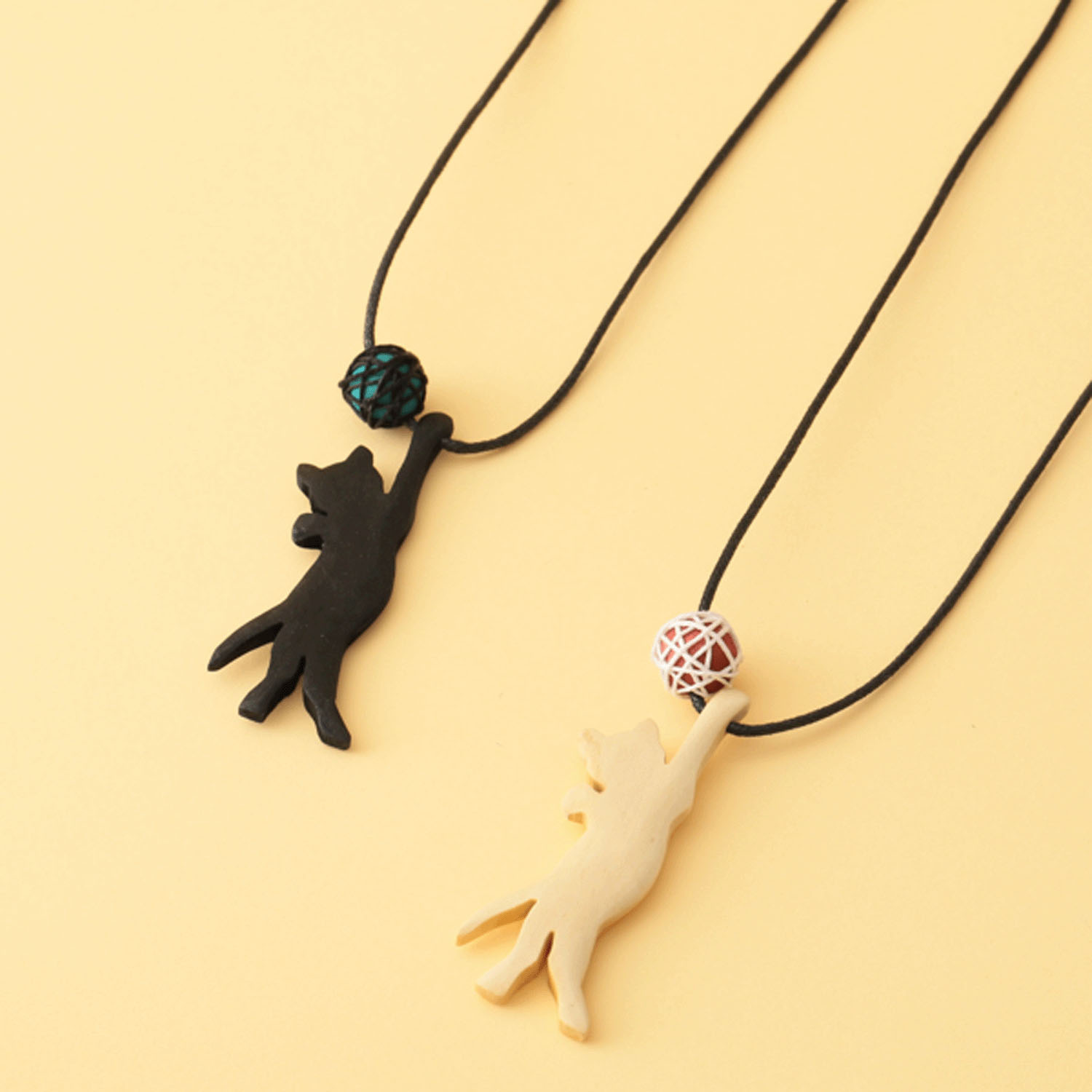 【在庫限りで終了】ウッドぶら下がりネコネックレス