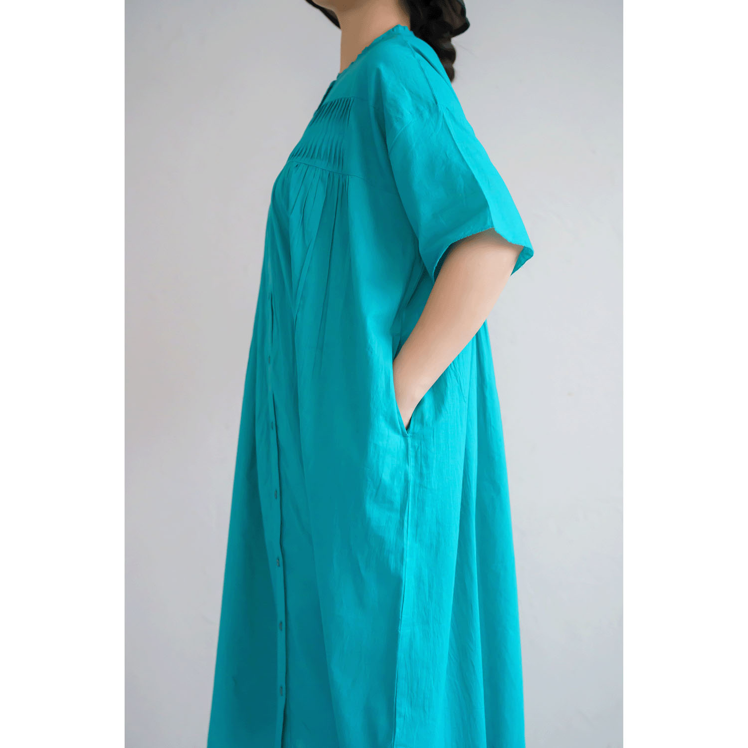 胸元ウェーブピンタック前開きワンピース - 画像12