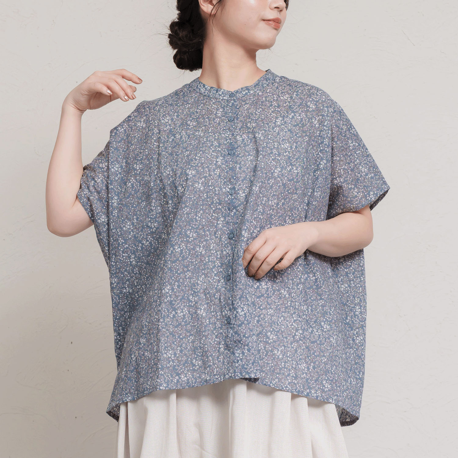 コットンボイル前開きプリントブラウス