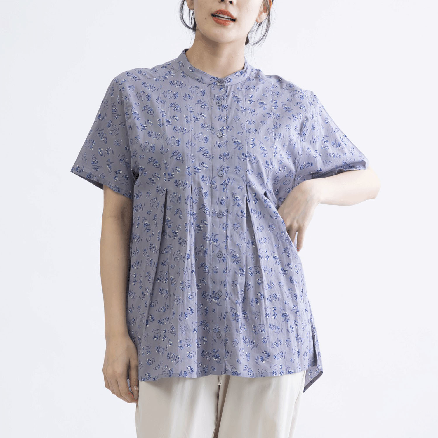 花柄フロントタック5分袖前開きブラウス - 画像1