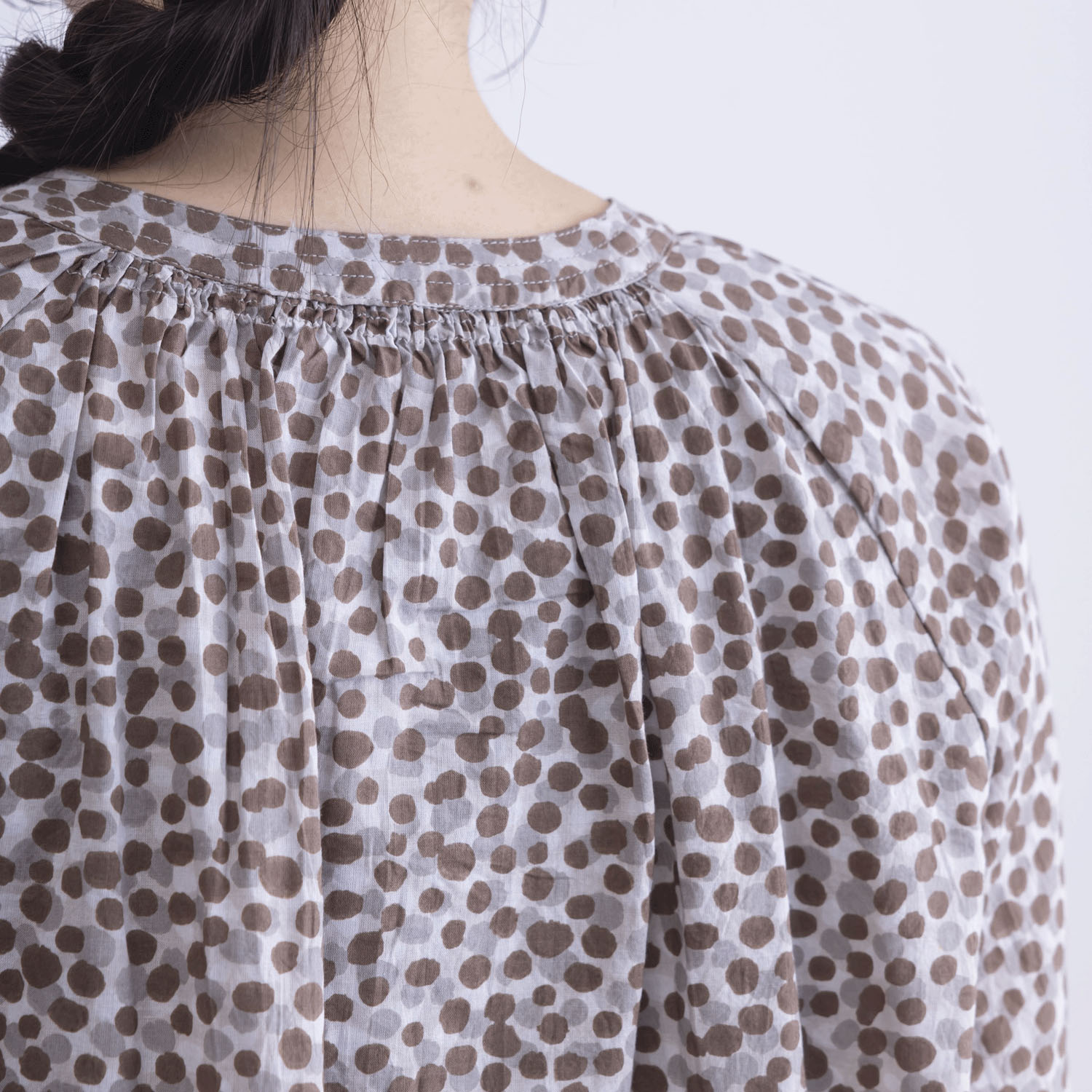 ランダムドットプリント前開きブラウス - 画像13