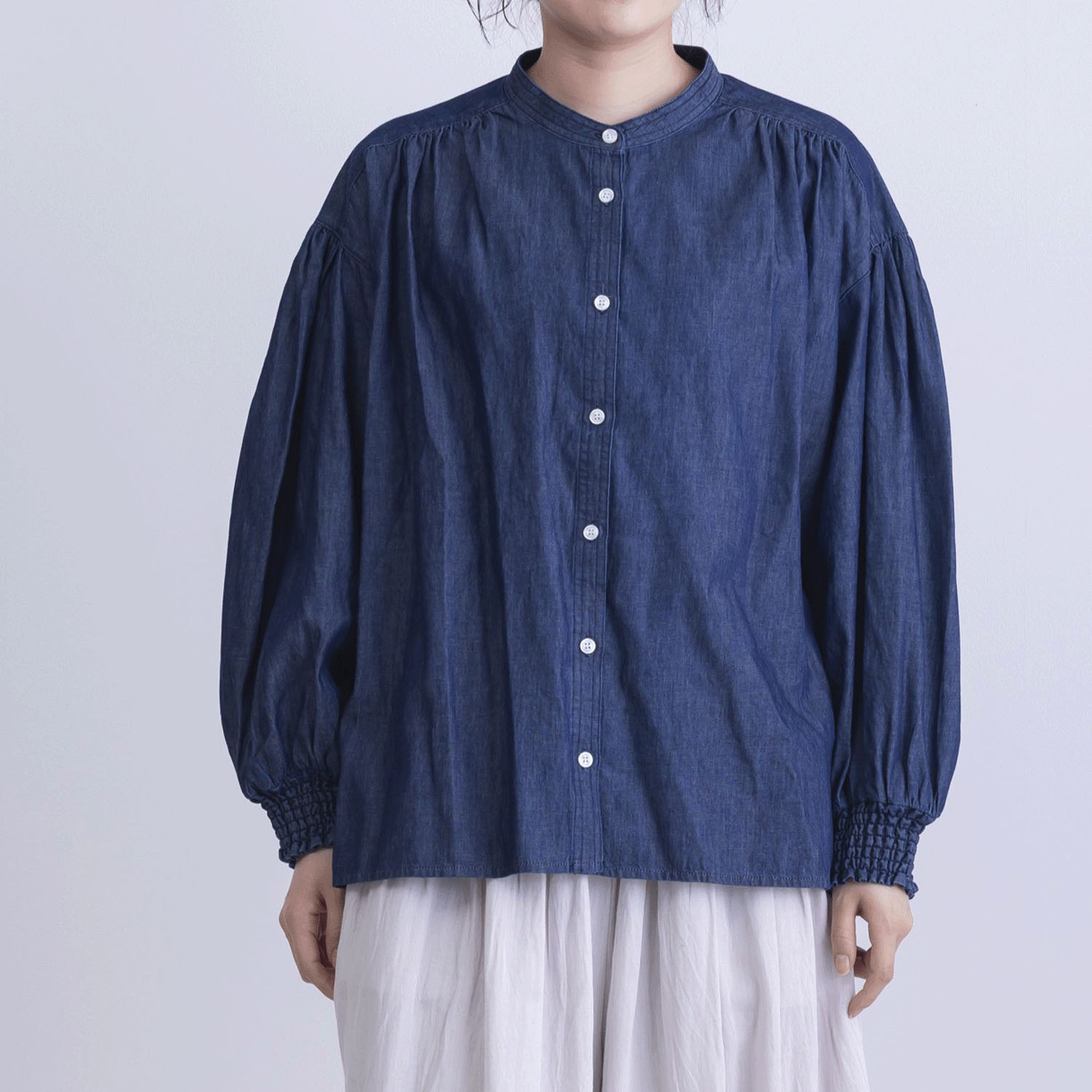 袖口シャーリング前開きデニムブラウス - 画像7