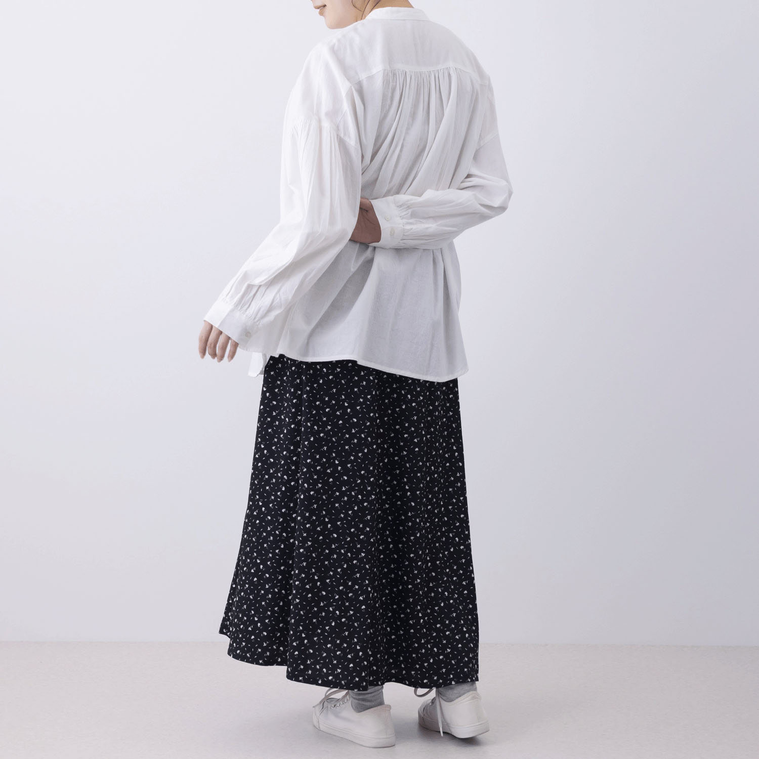 胸元シャーリング＆ピンタックブラウス - 画像4