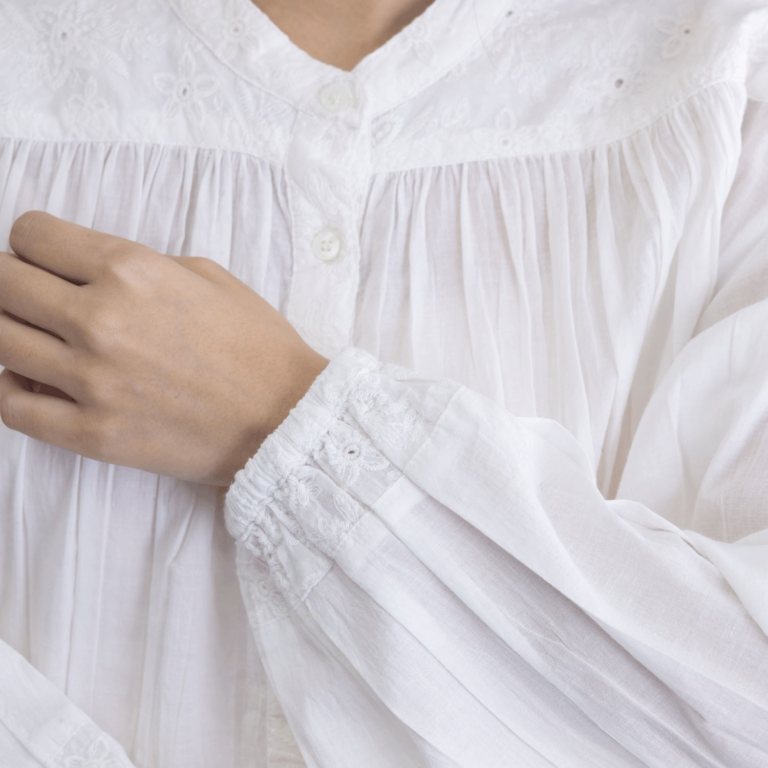 無地＆シフリー刺繍ブラウス - 画像10