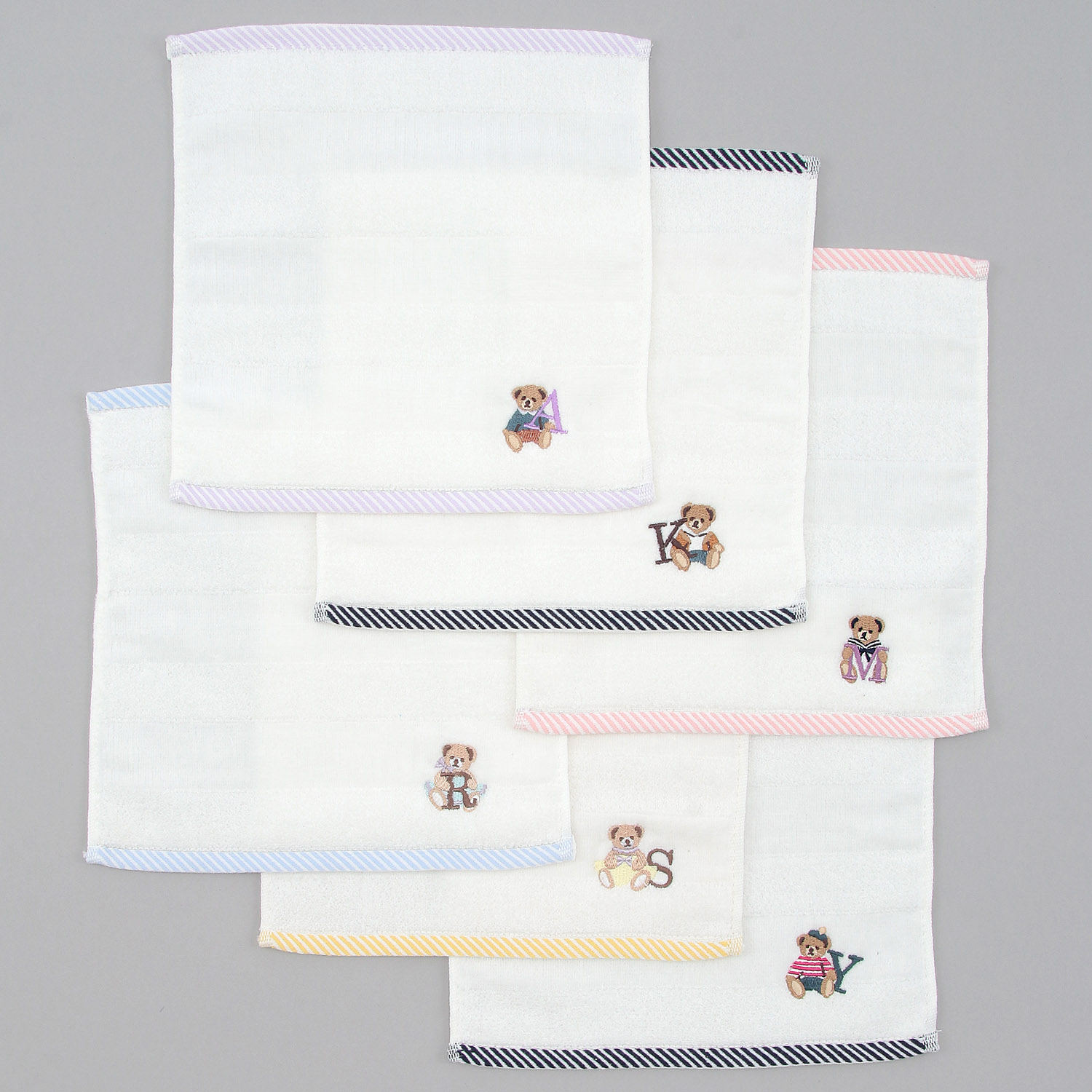 イニシャル刺繍タオルハンカチ クマ - 画像1