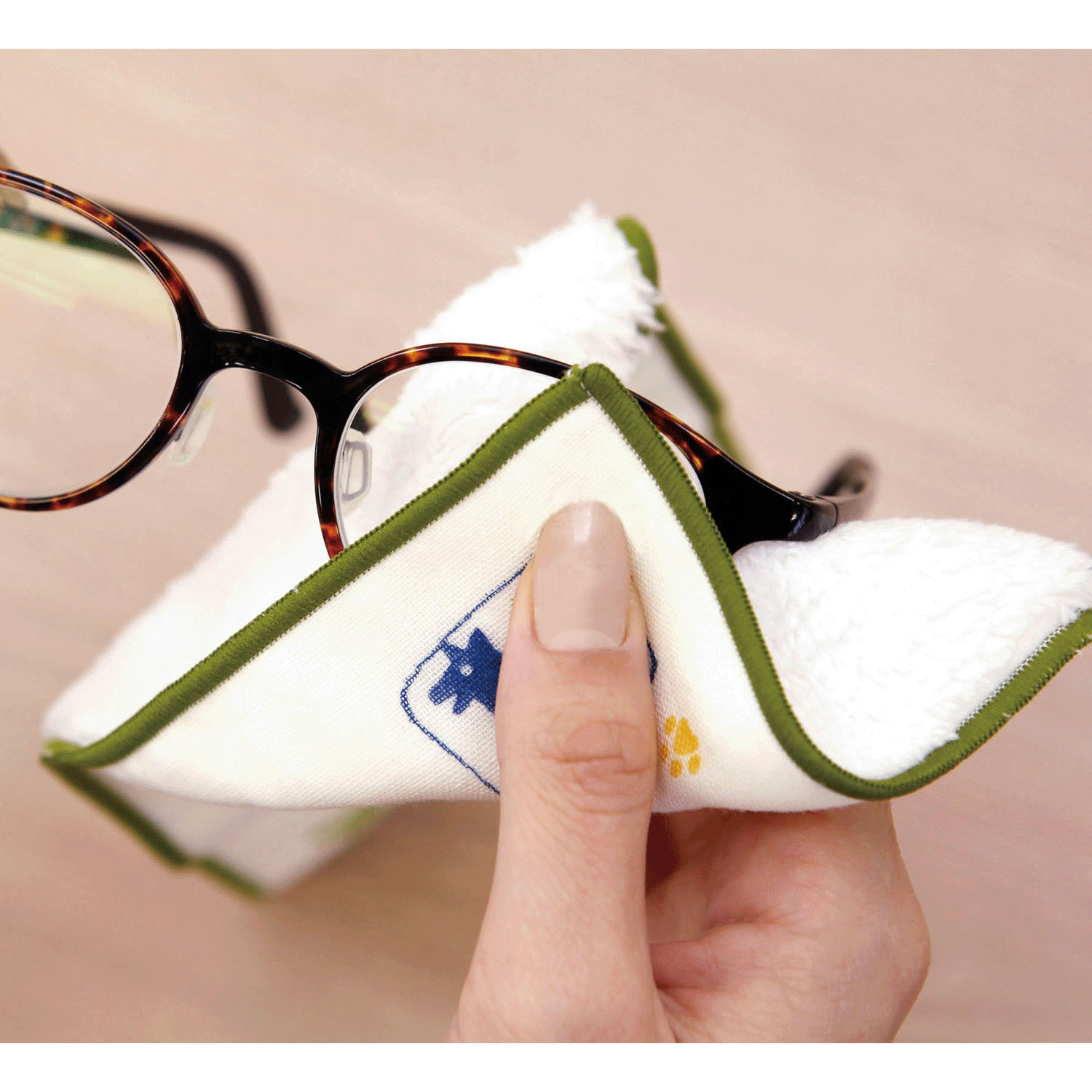 【在庫限り終了】福ふく布 メガネもスマホもふけるハンカチ - 画像2