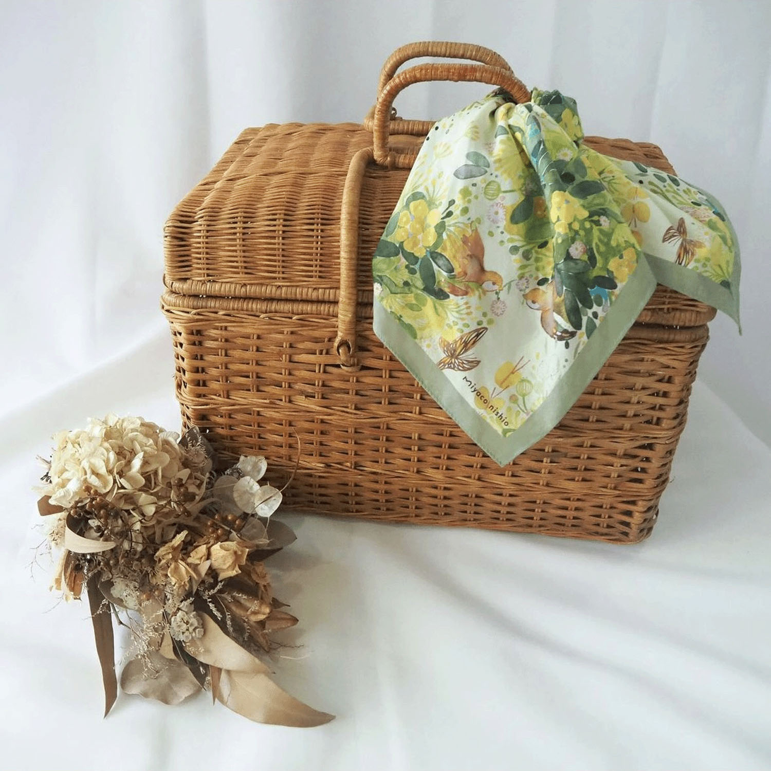 miyaco スカーフにもなる水彩画 ハンカチ 新緑と鳥 - 画像2