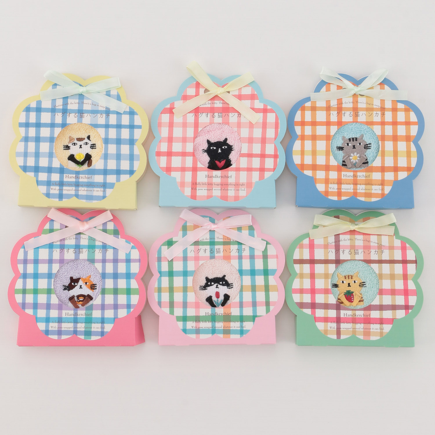 ハグする猫ハンカチ