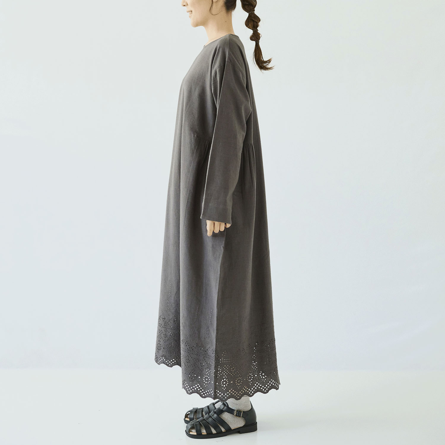 ノンノ 布帛綿麻＋裾パネル刺繍ワンピース - 画像7