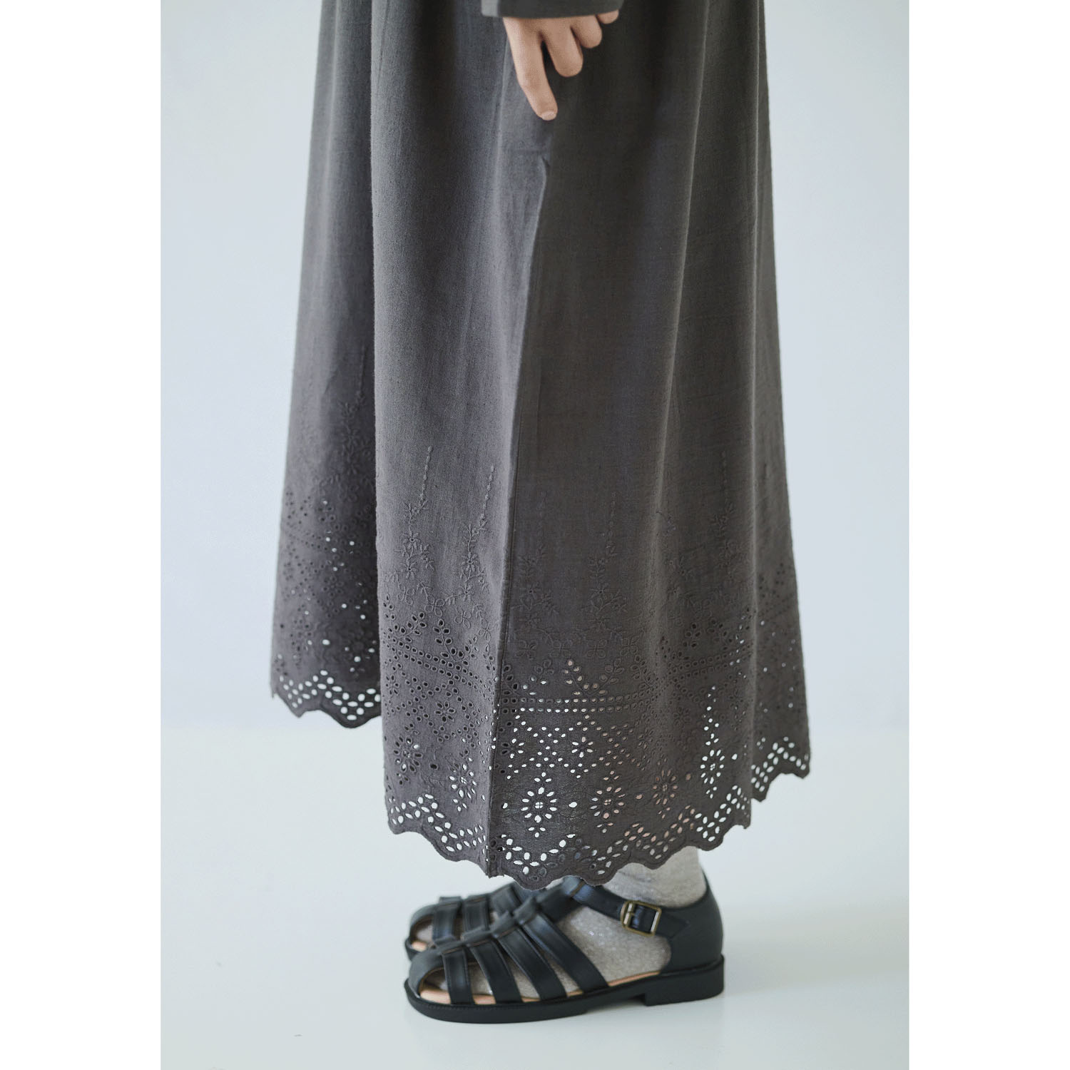 ノンノ 布帛綿麻＋裾パネル刺繍ワンピース - 画像10