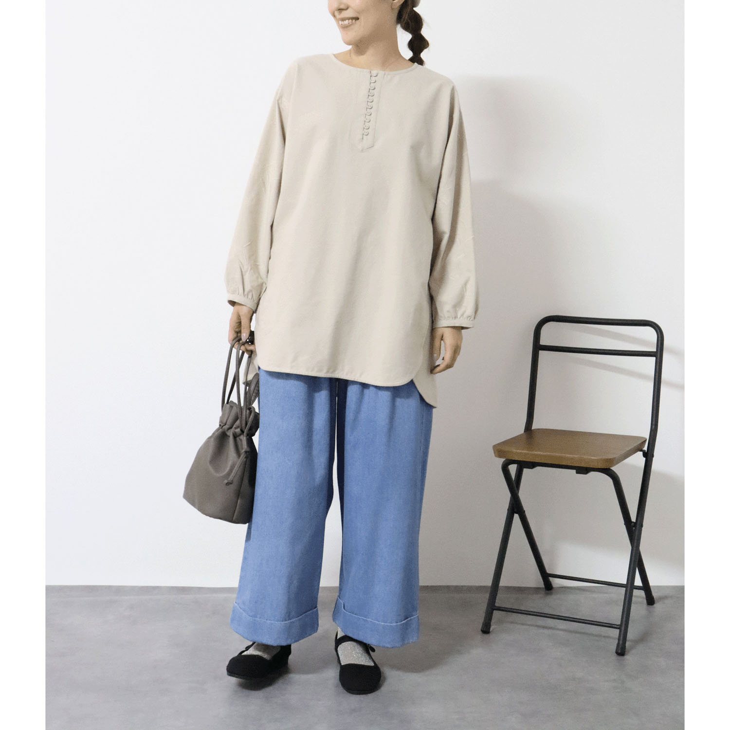 cloudnine ノンノ  先染コットンフランネル無地 裾前後差つき 袖刺繍チュニック - 画像2