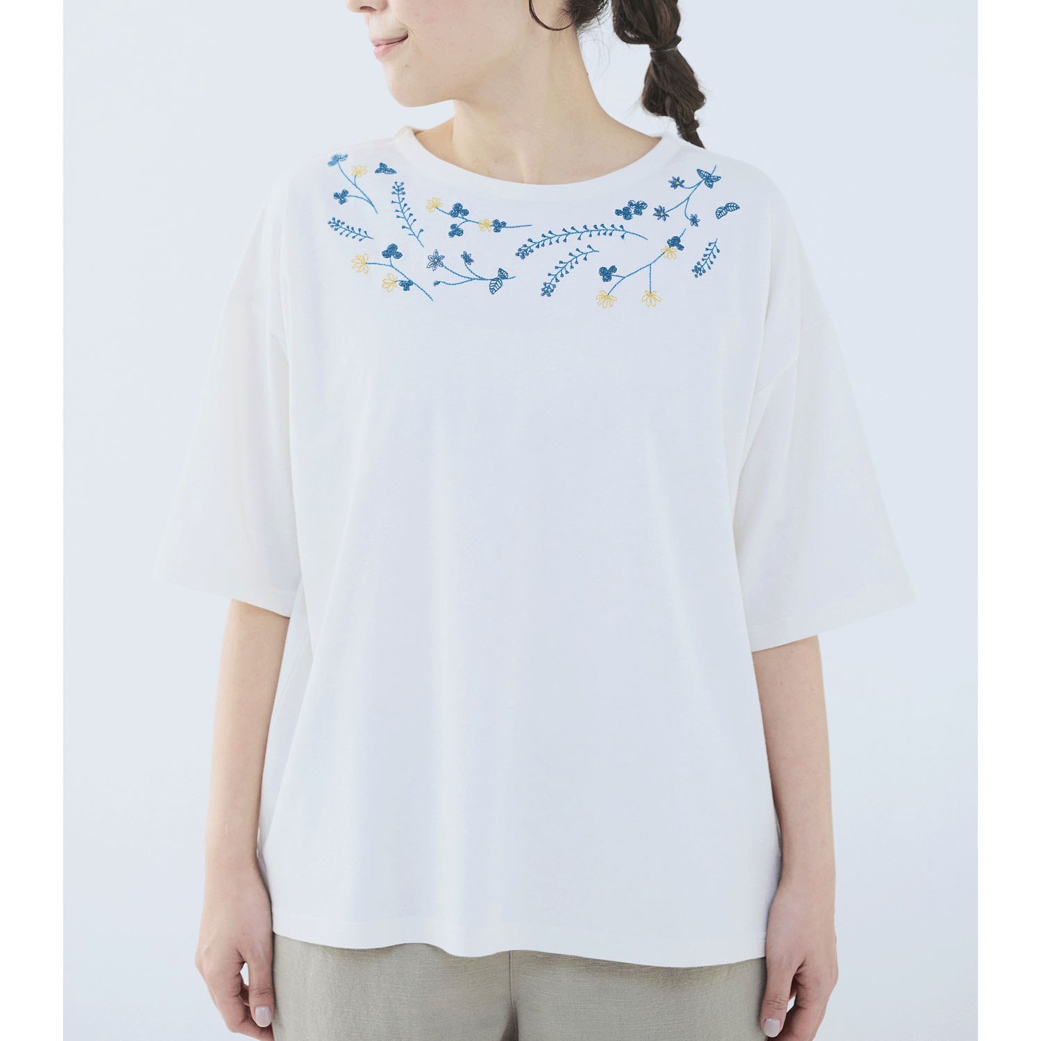 ノンノ カットソー コットン天竺無地＋花柄刺繍 - 画像3