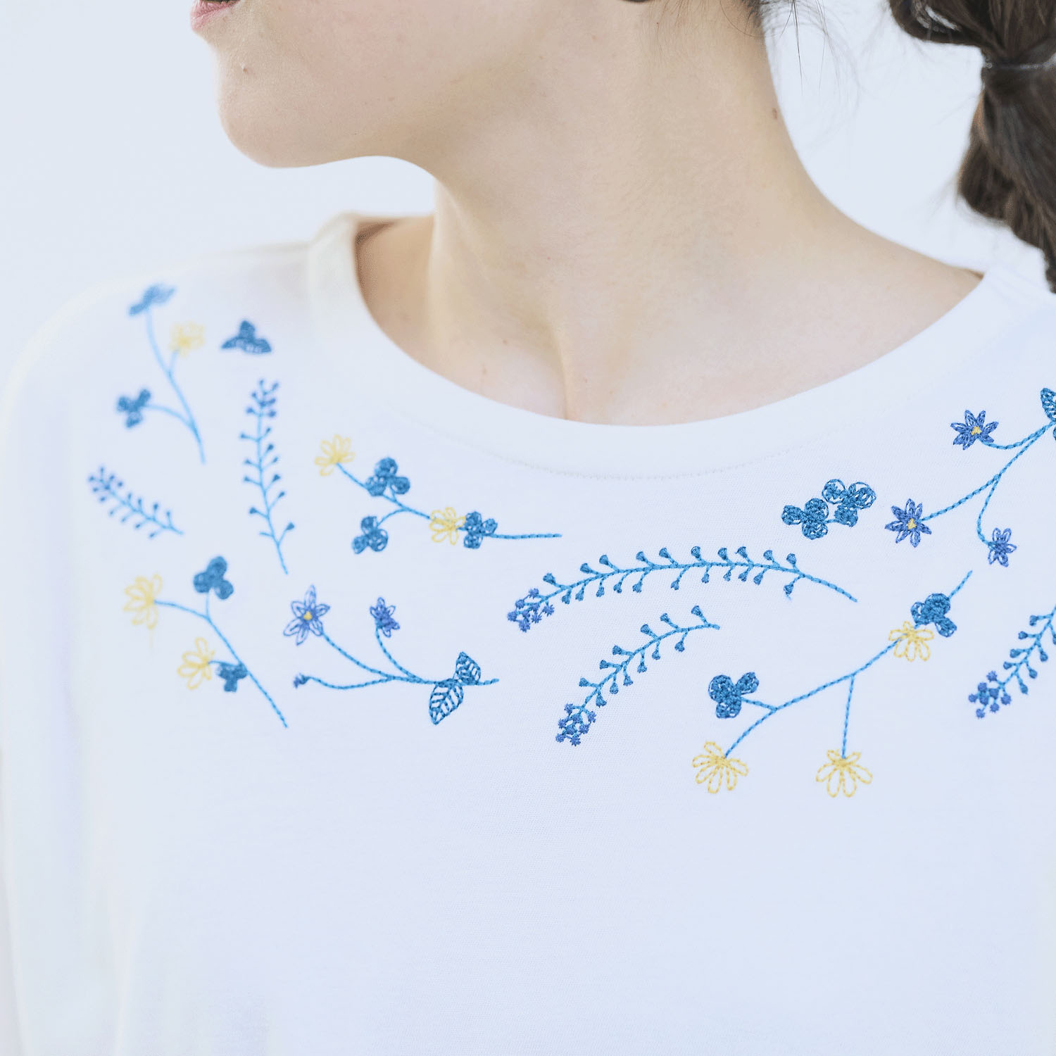 ノンノ カットソー コットン天竺無地＋花柄刺繍 - 画像4