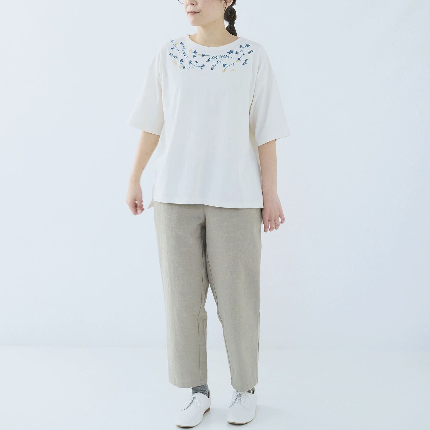 ノンノ カットソー コットン天竺無地＋花柄刺繍 - 画像5