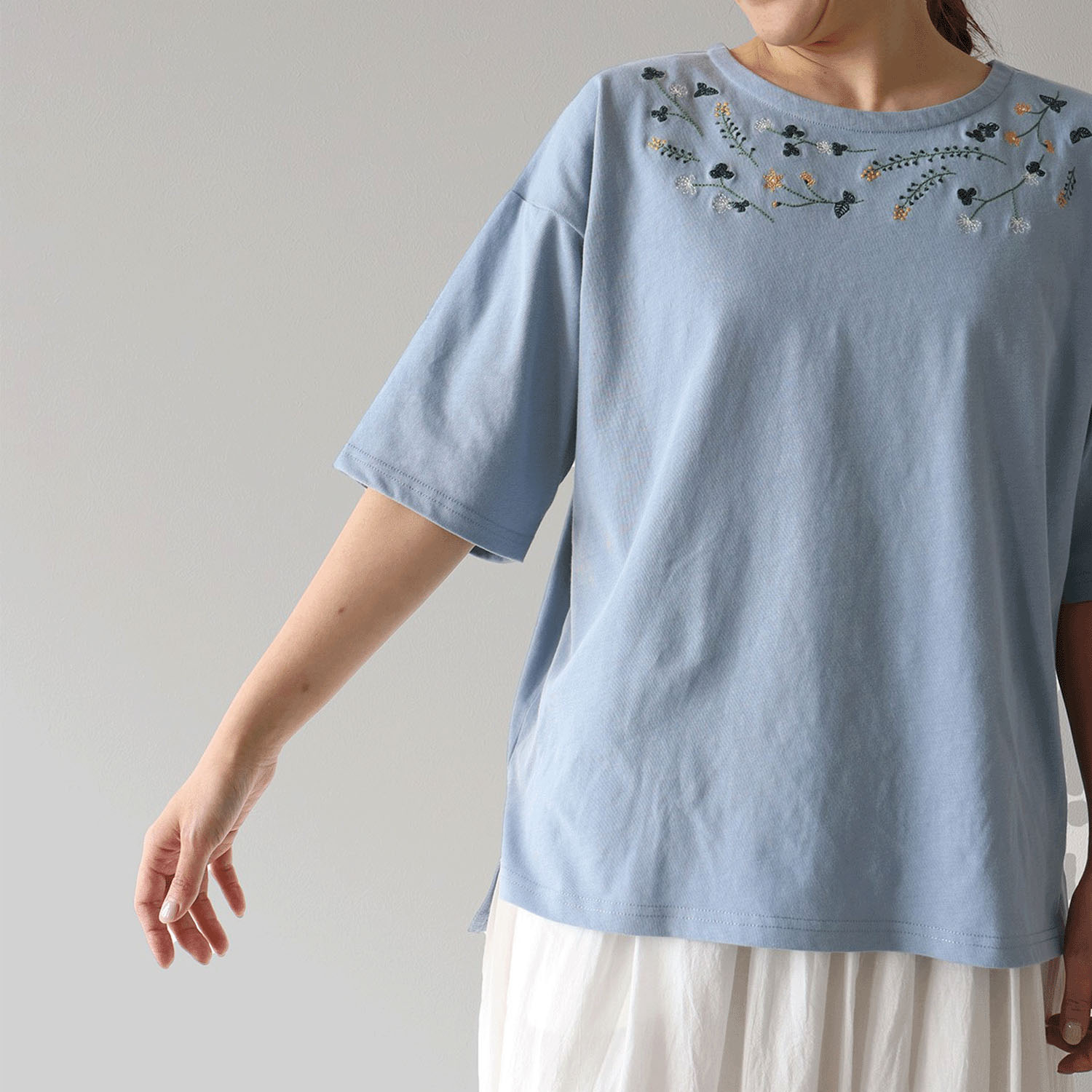 ノンノ カットソー コットン天竺無地＋花柄刺繍 - 画像10