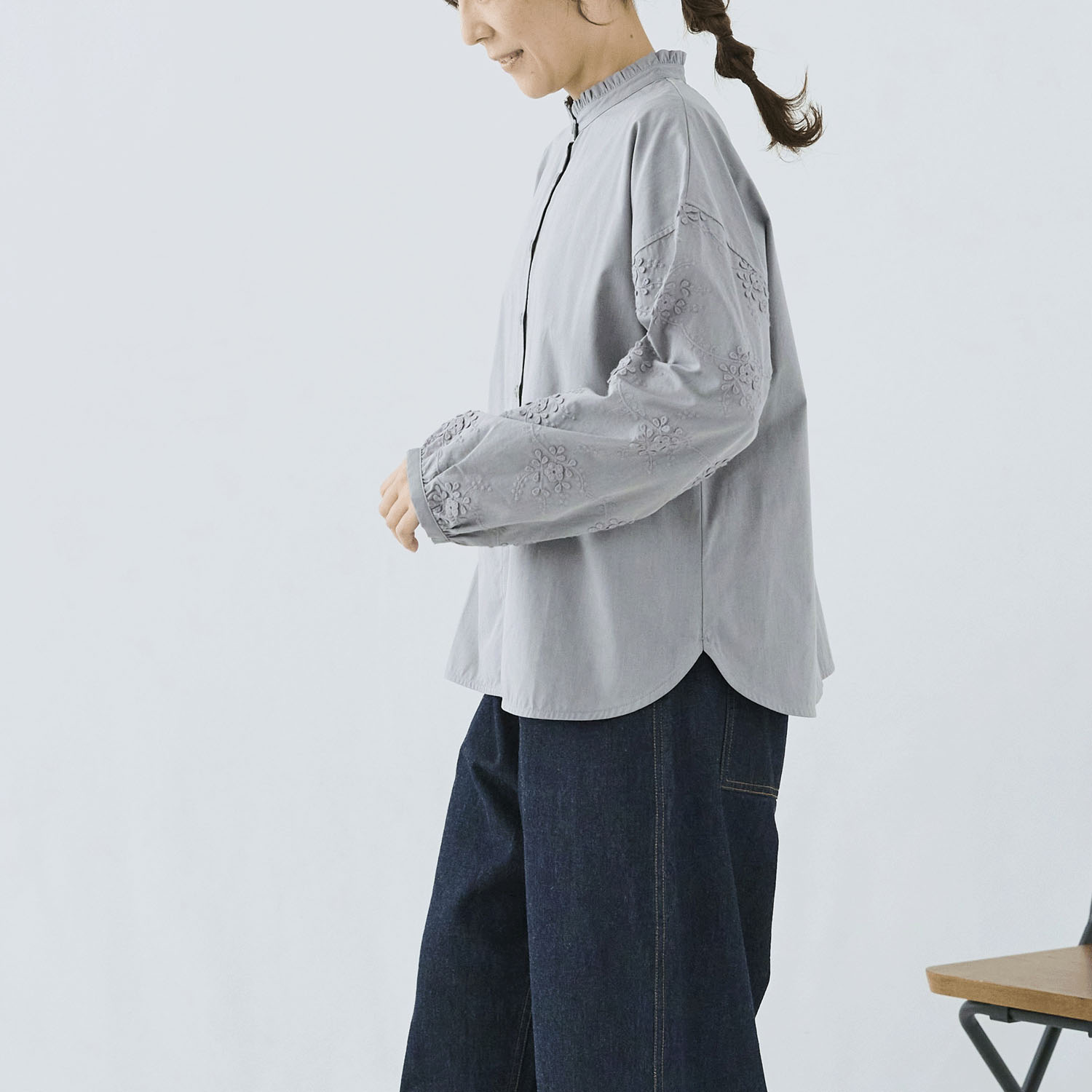 cloudnine ノンノ 襟フリル付き刺繍入りブラウス - 画像3