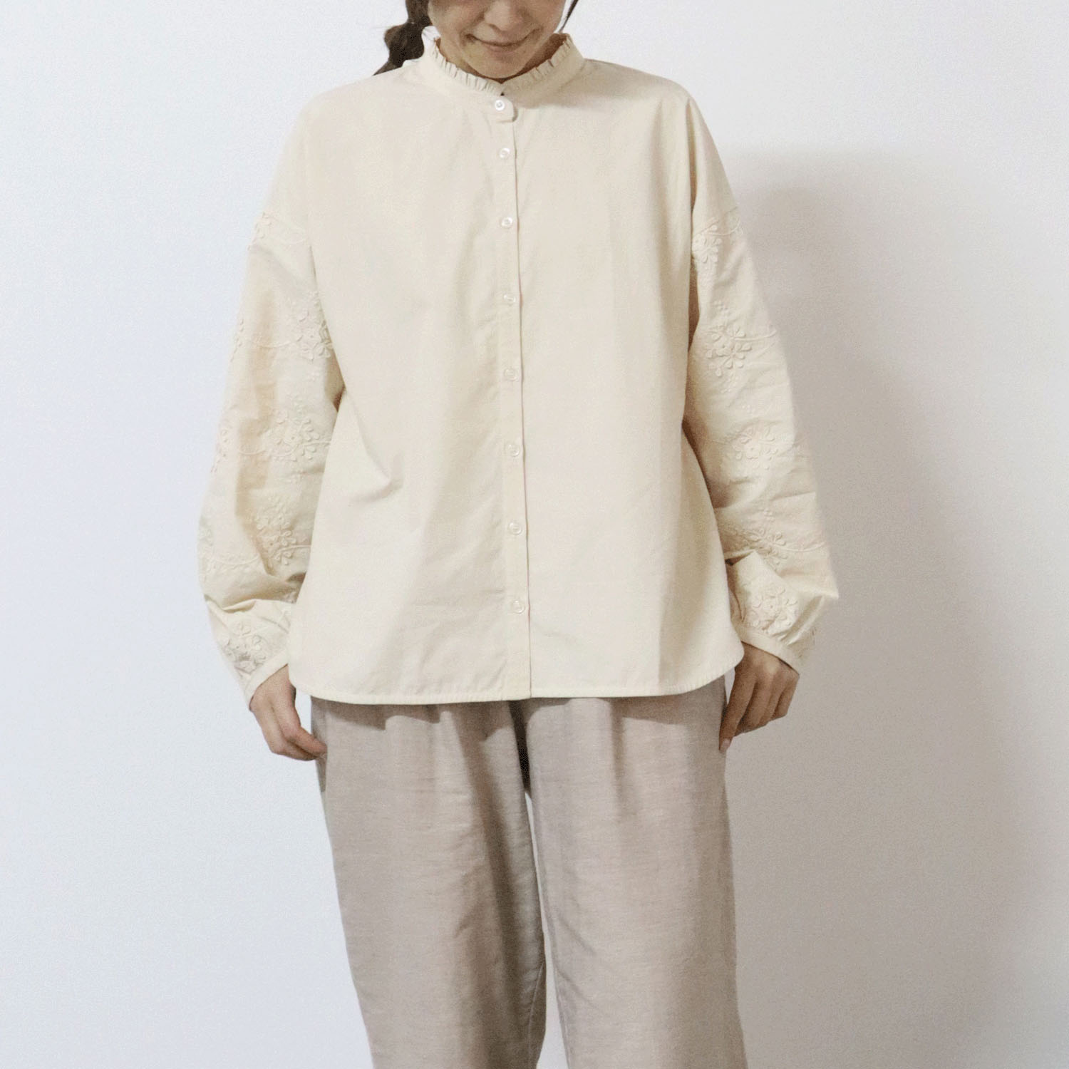 cloudnine ノンノ 襟フリル付き刺繍入りブラウス - 画像5