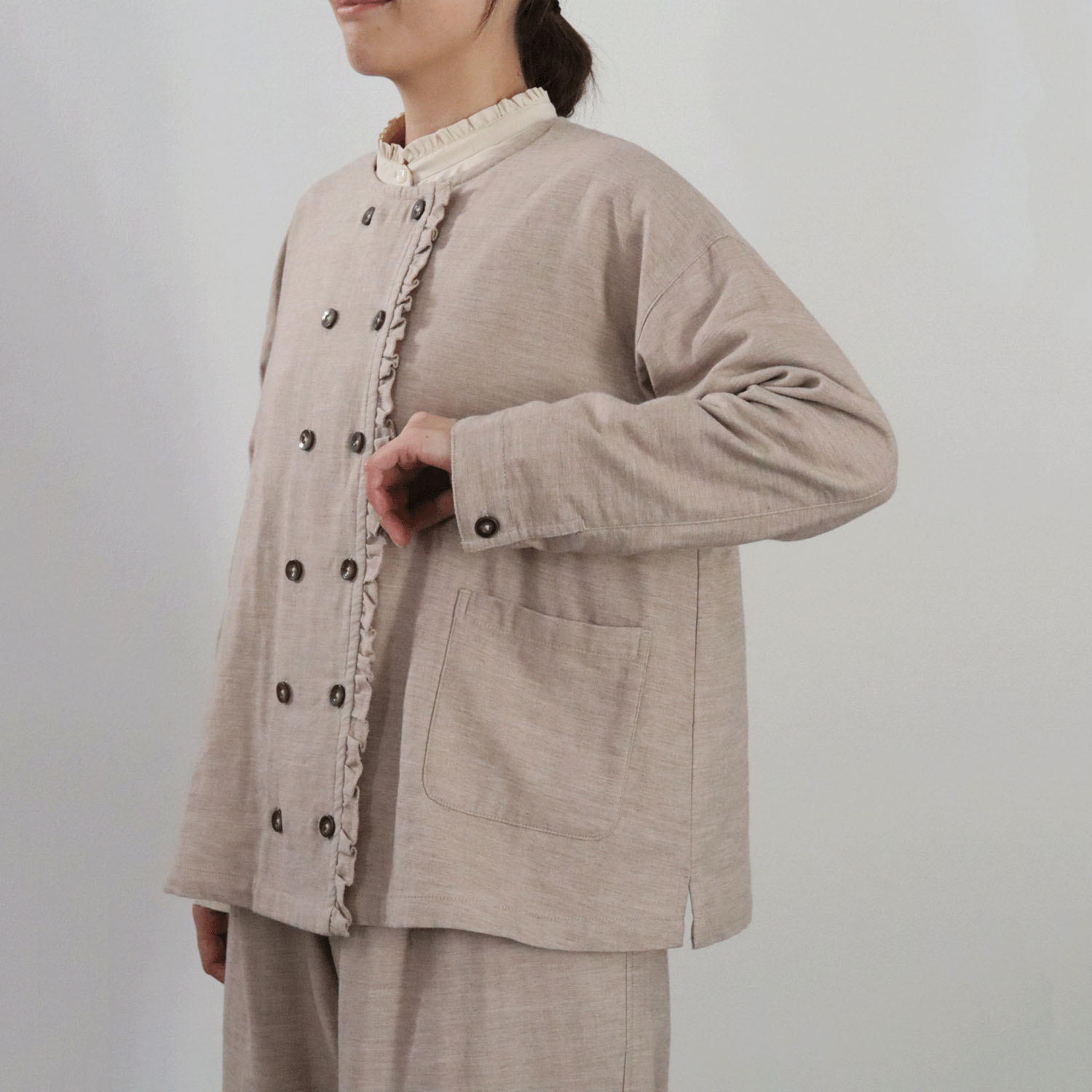 cloudnine ノンノ 前開きフリル付きダブルボタンジャケット - 画像6