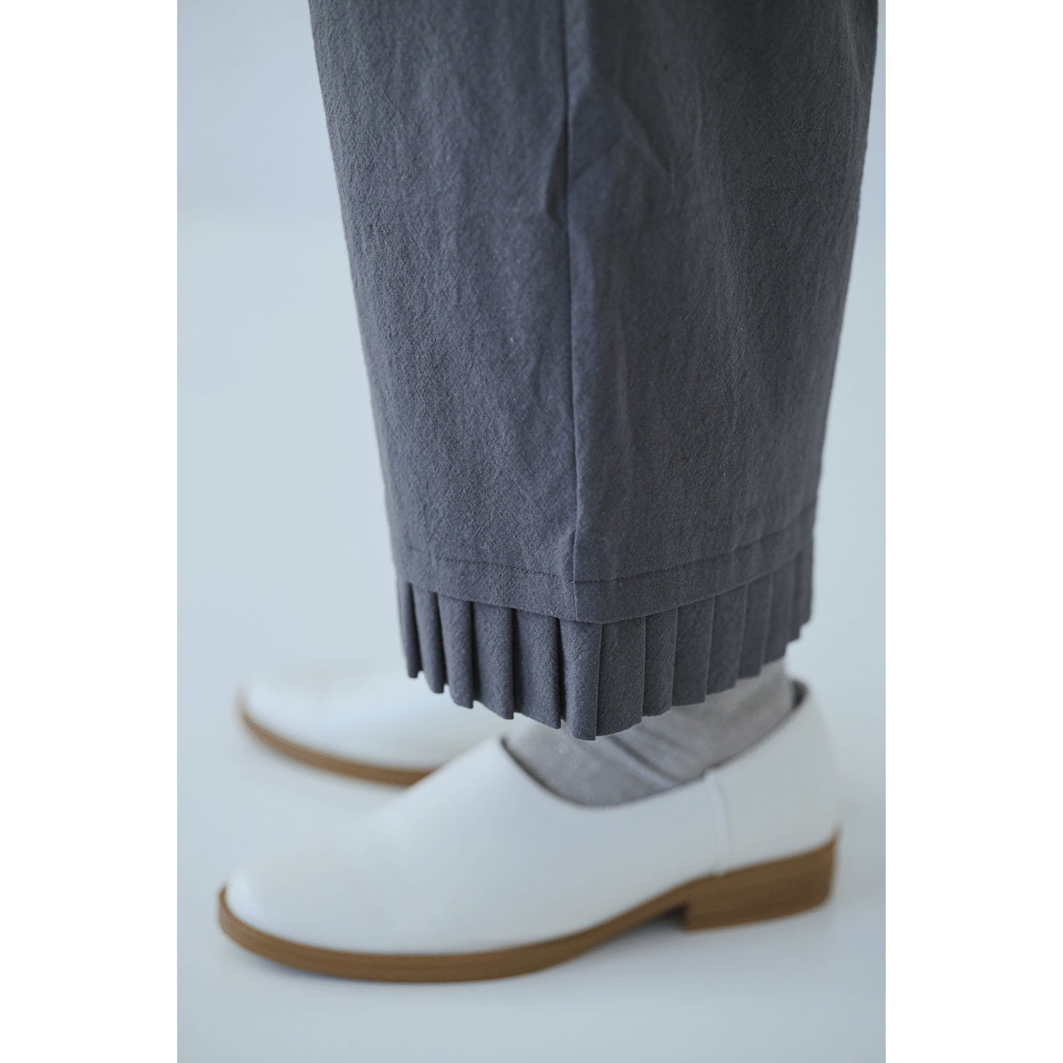 cloudnine ノンノ  先染め綿麻無地 裾タックフリル 9分丈パンツ - 画像8