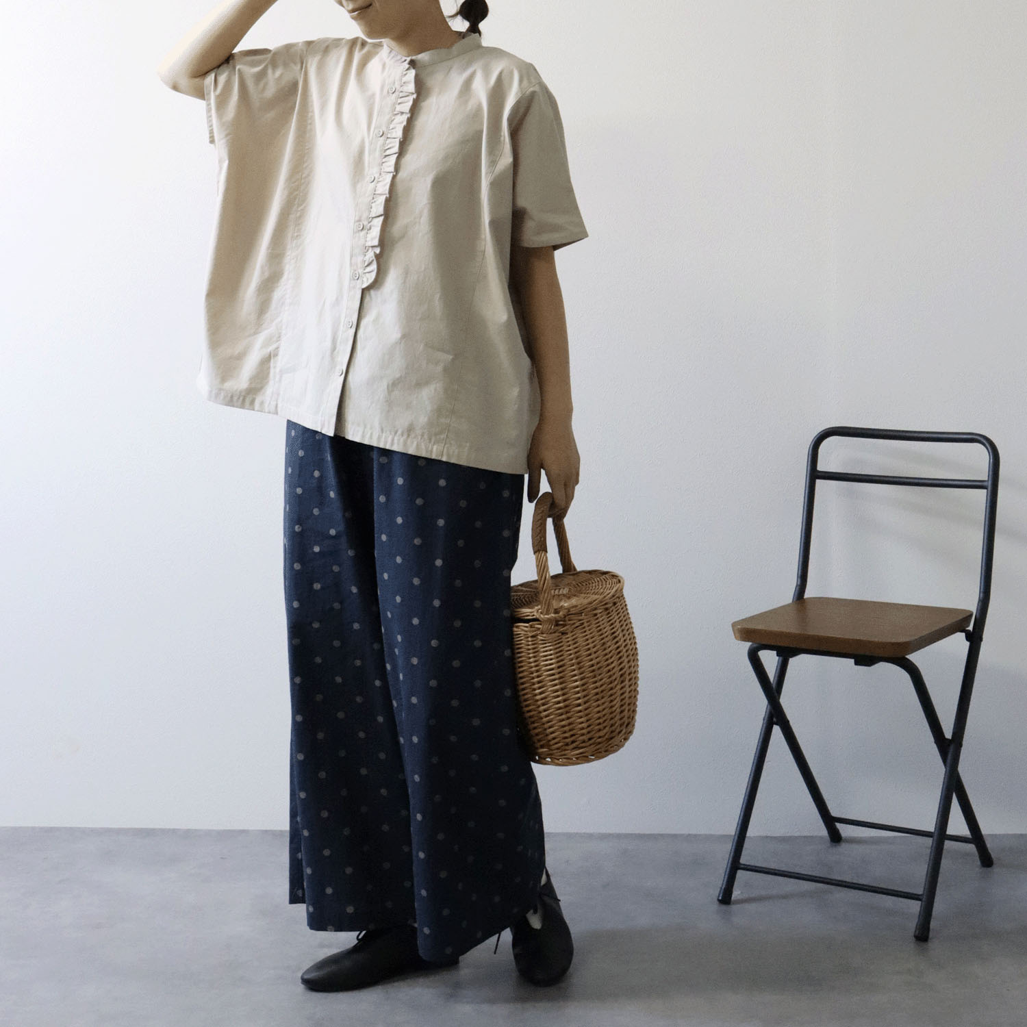 cloudnine ノンノ 3．5ozカラーデニム前立てフリルブラウス - 画像2