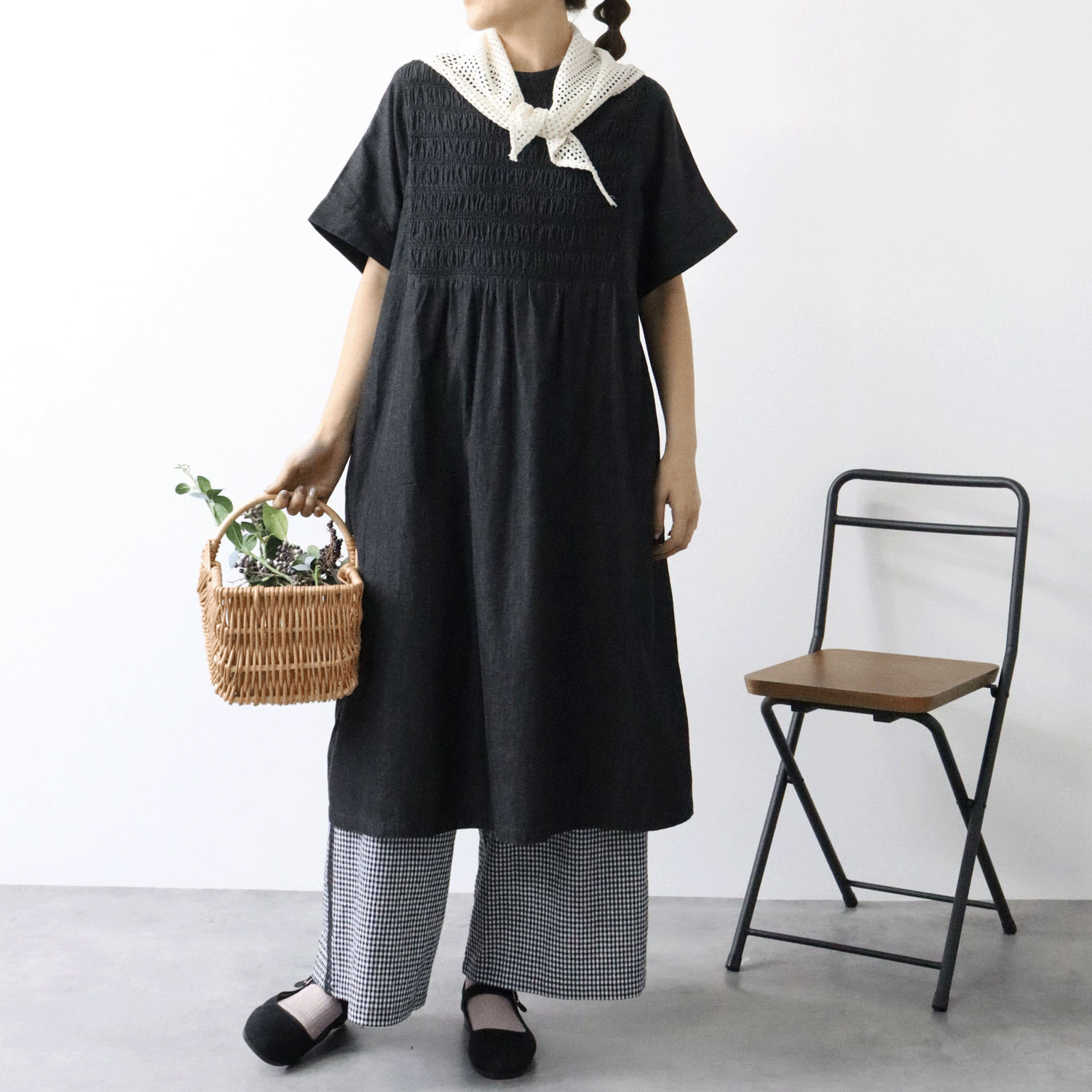 cloudnine ノンノ 3．5ozデニム スモッキング刺繍ワンピース - 画像2