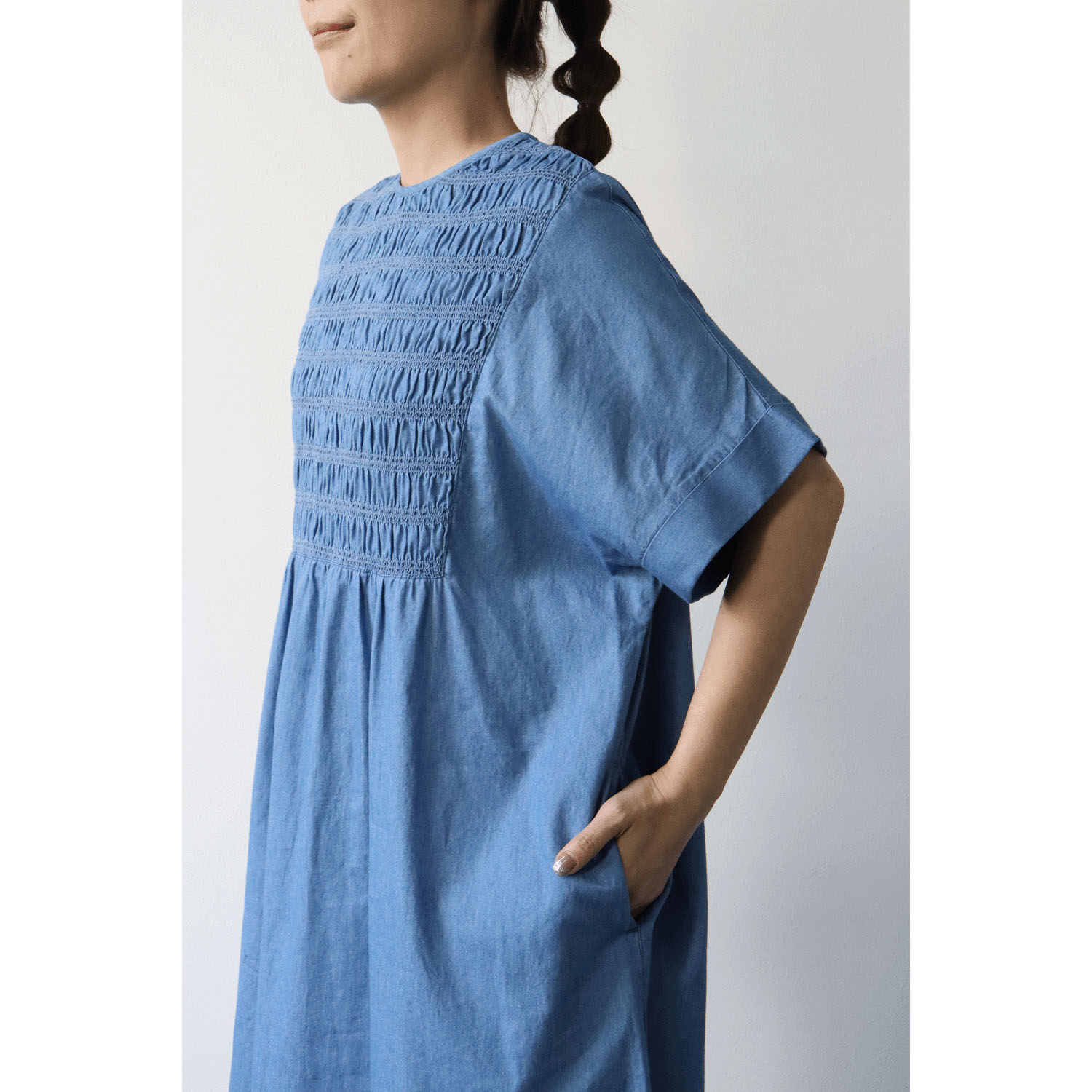 cloudnine ノンノ 3．5ozデニム スモッキング刺繍ワンピース - 画像14