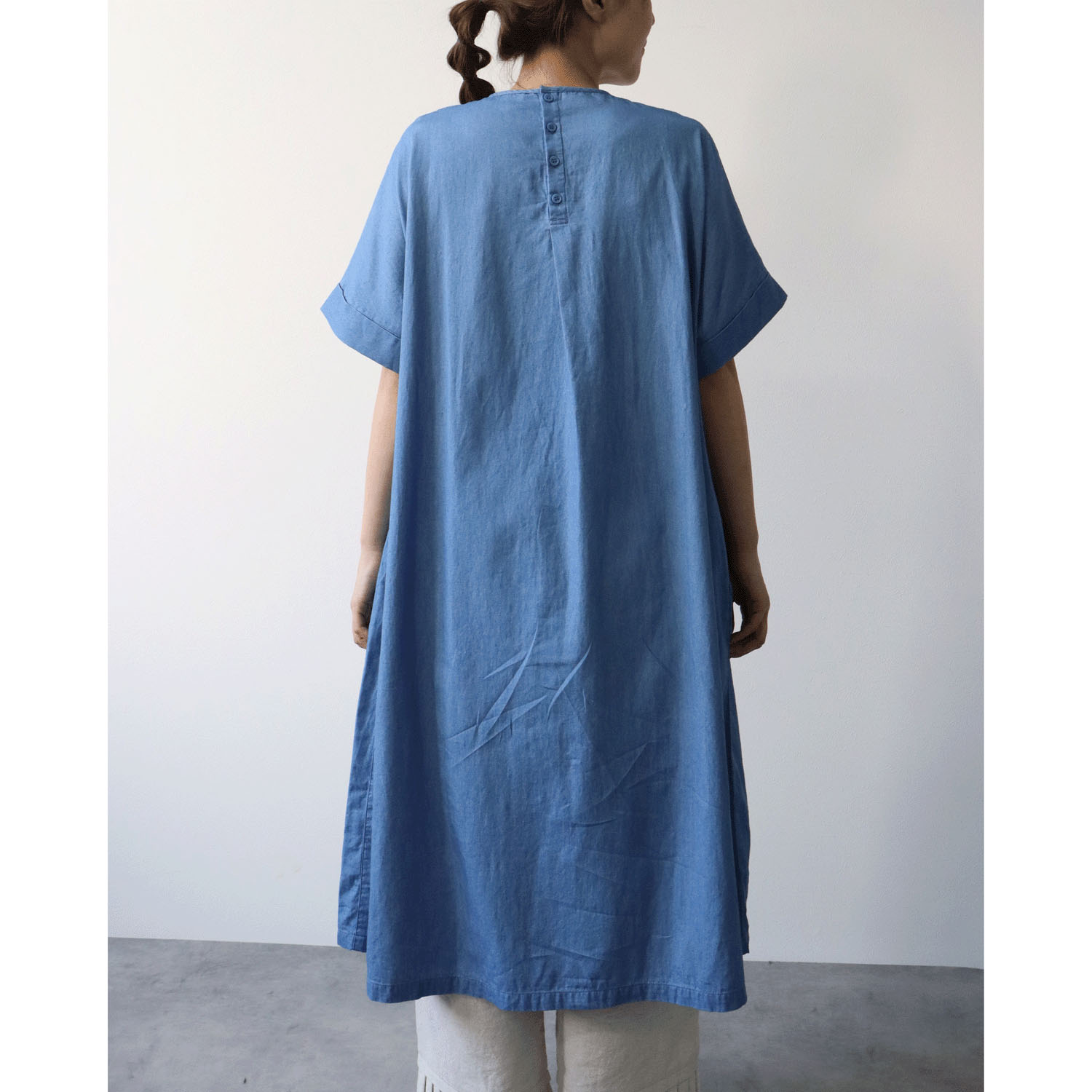 cloudnine ノンノ 3．5ozデニム スモッキング刺繍ワンピース - 画像15