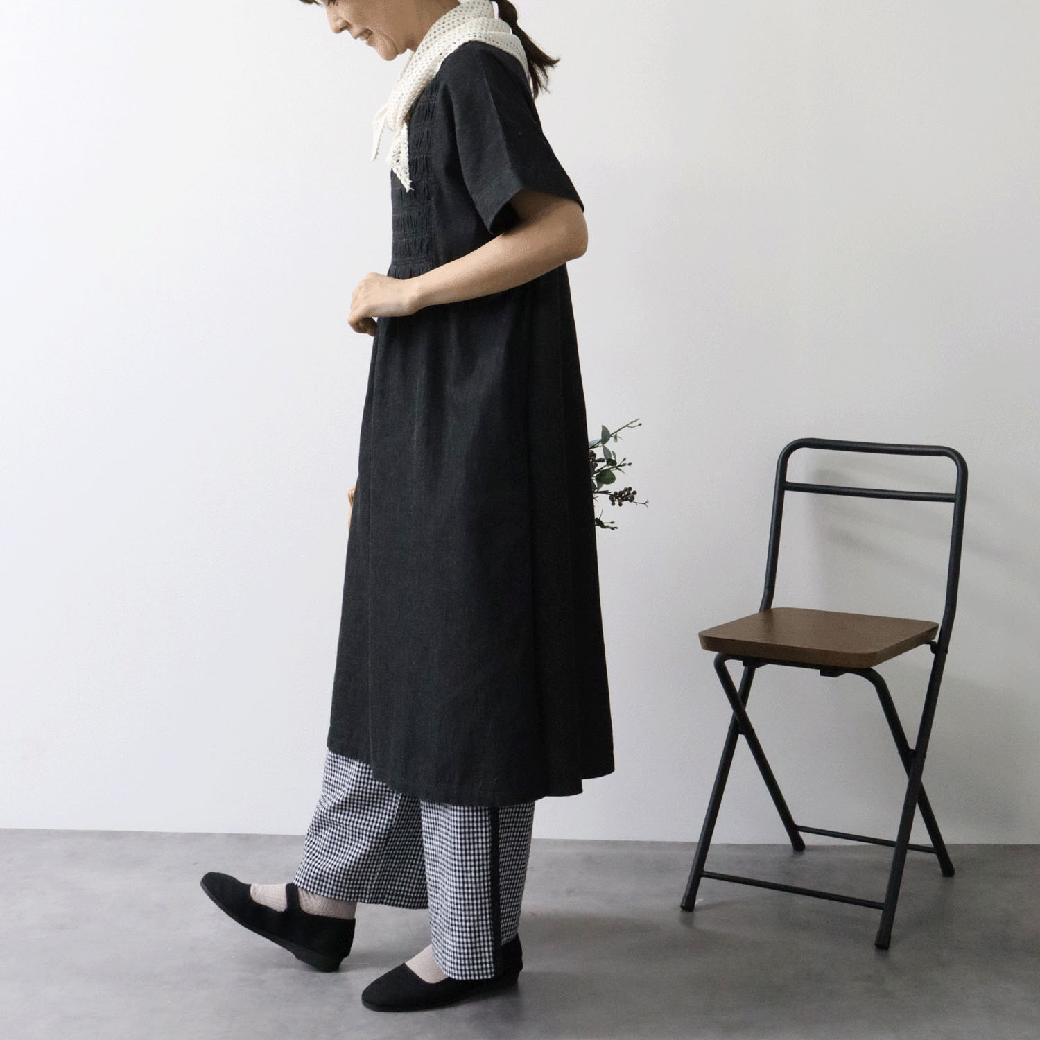 cloudnine ノンノ 3．5ozデニム スモッキング刺繍ワンピース - 画像3