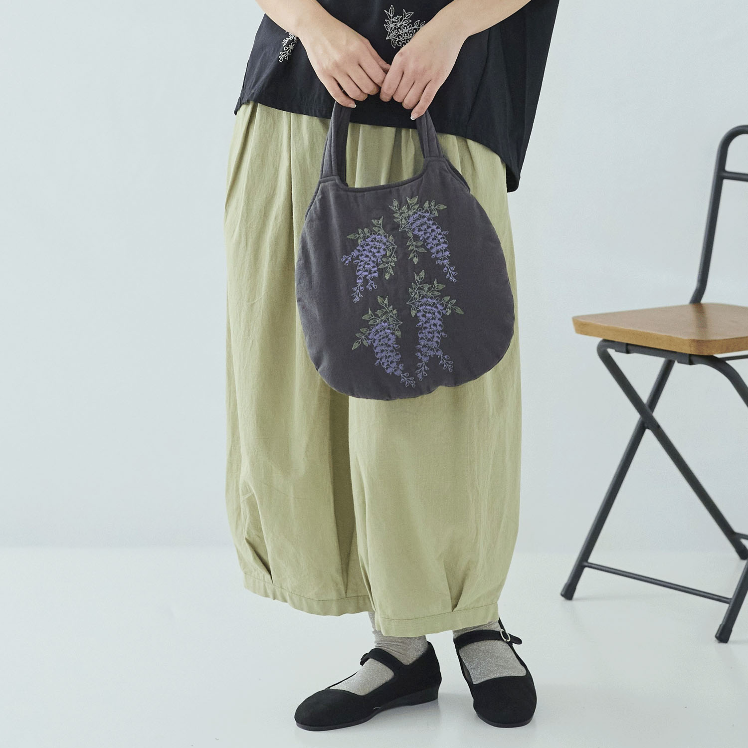 れんげ ノンノ 綿スラブシャンブレー花柄刺繍バッグ - 画像1