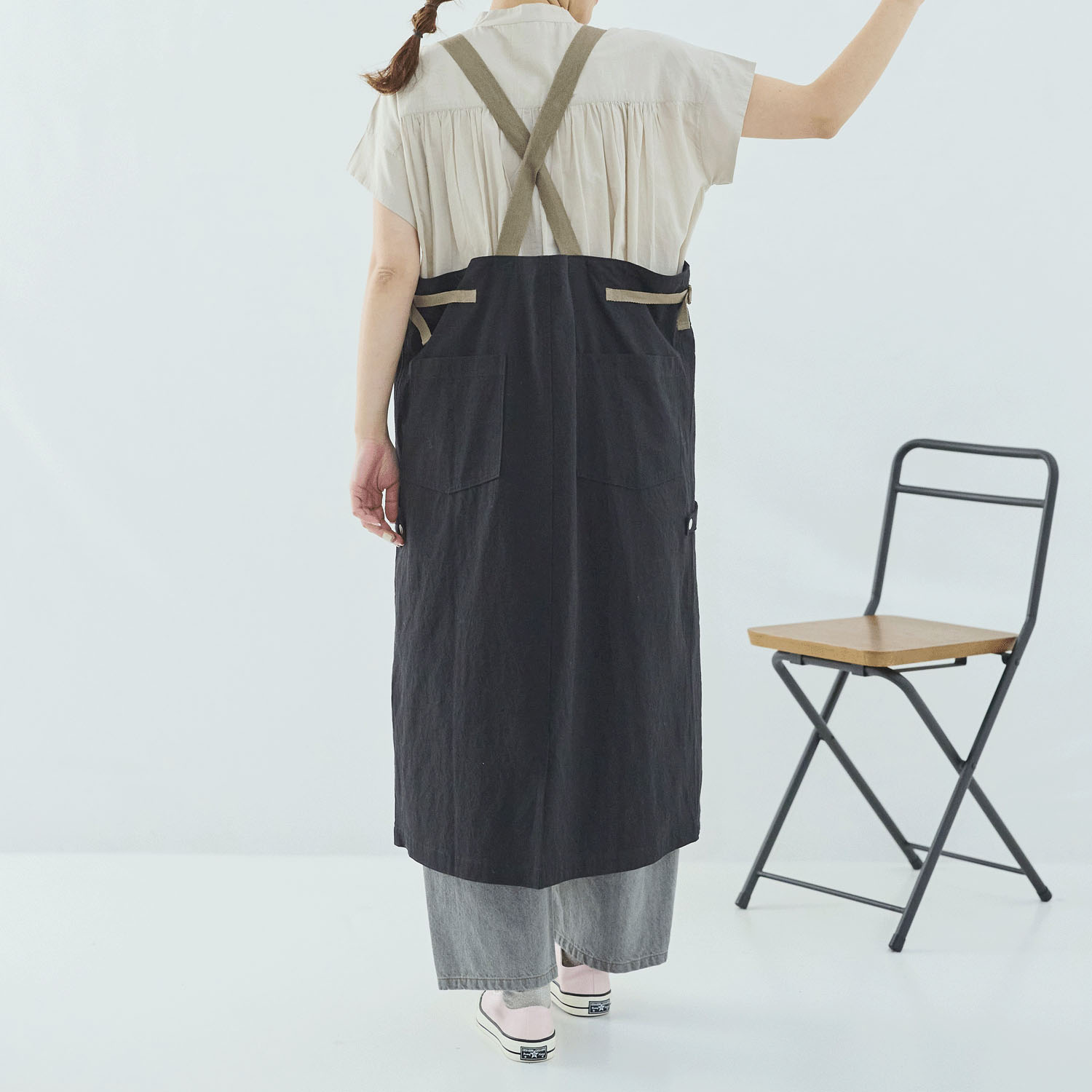 cloudnine 先染めツイル ふらしポケット付サロペットエプロン - 画像4