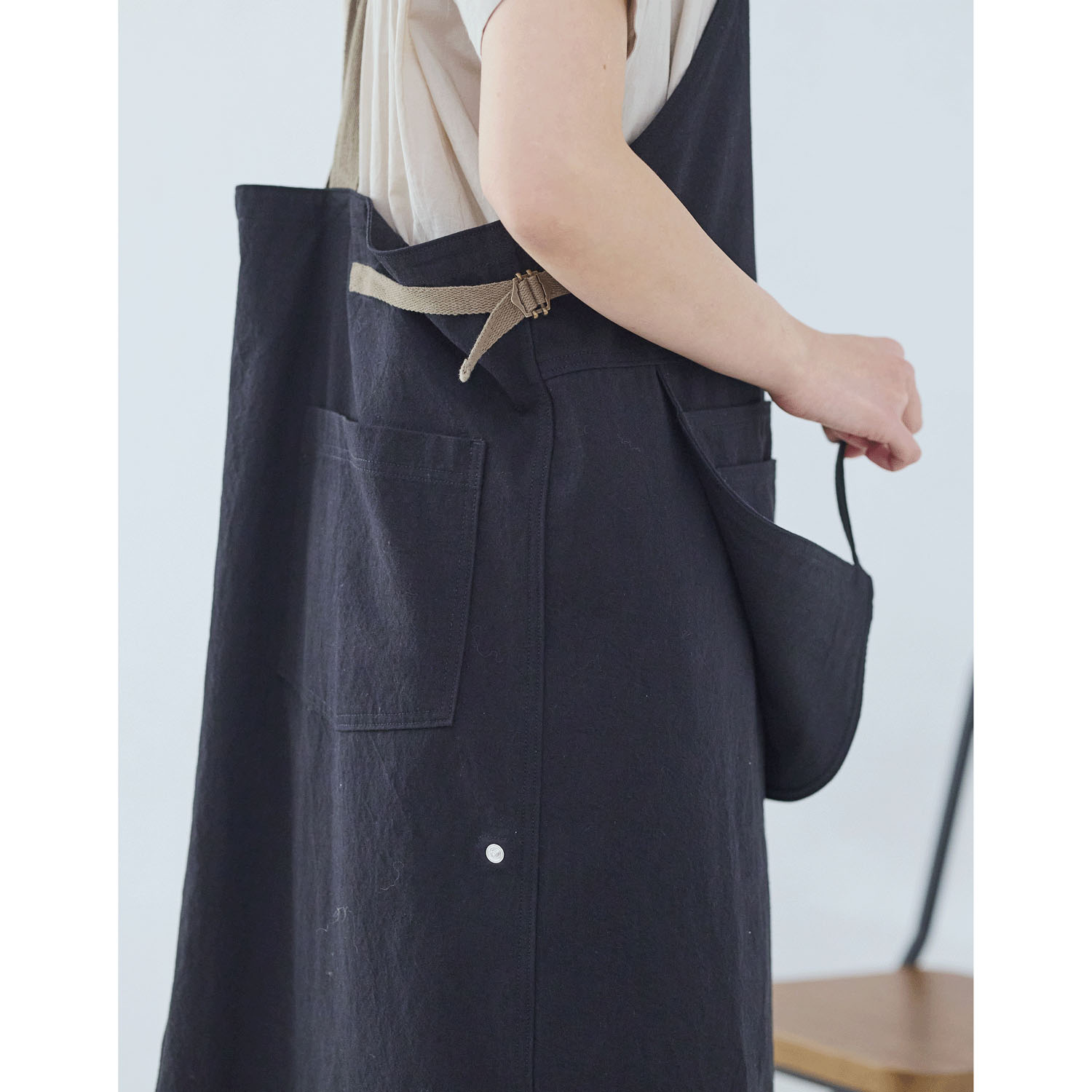 cloudnine 先染めツイル ふらしポケット付サロペットエプロン - 画像8
