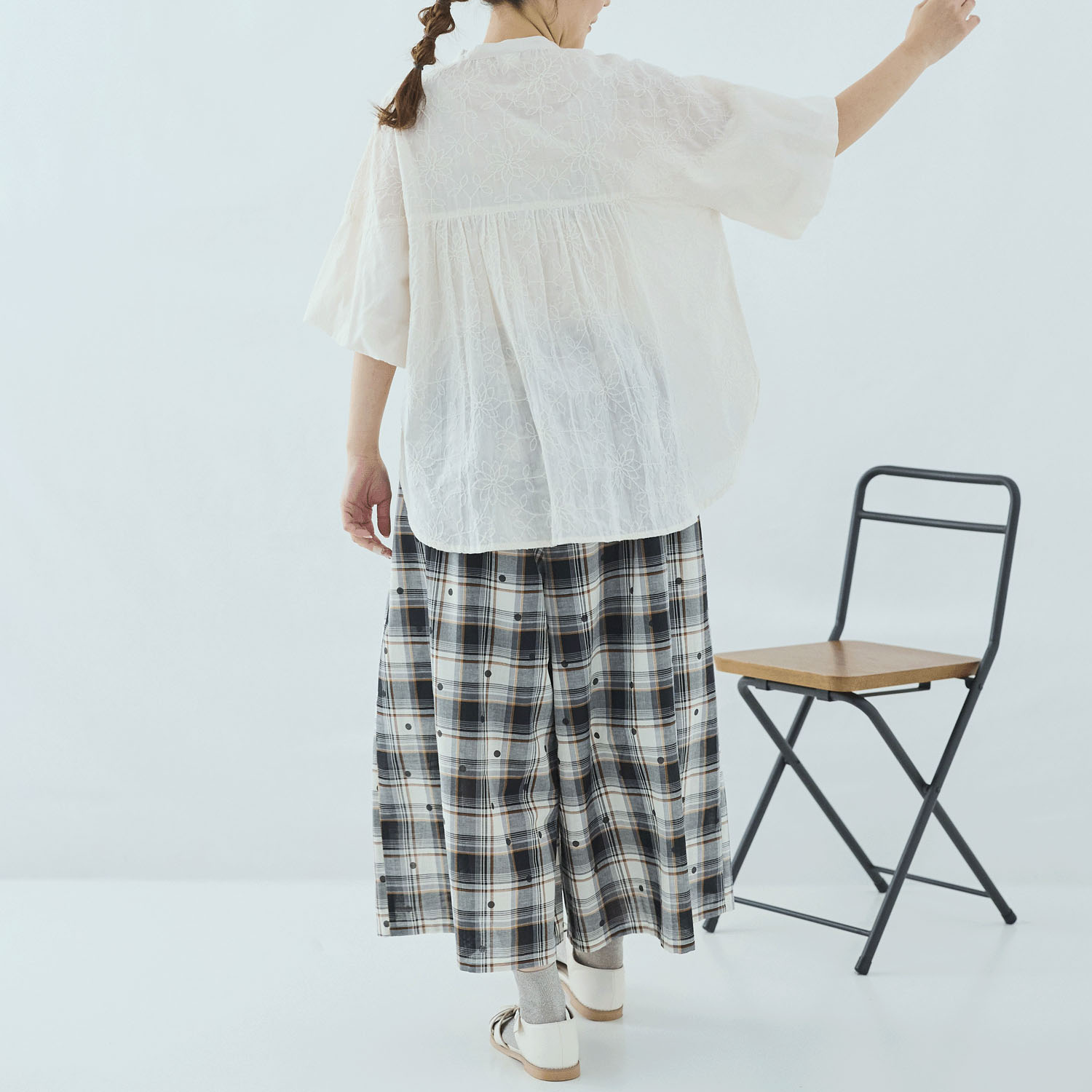 cloudnine 綿ボイルシフリー刺繍入り5分袖バルーン前あきブラウス - 画像4