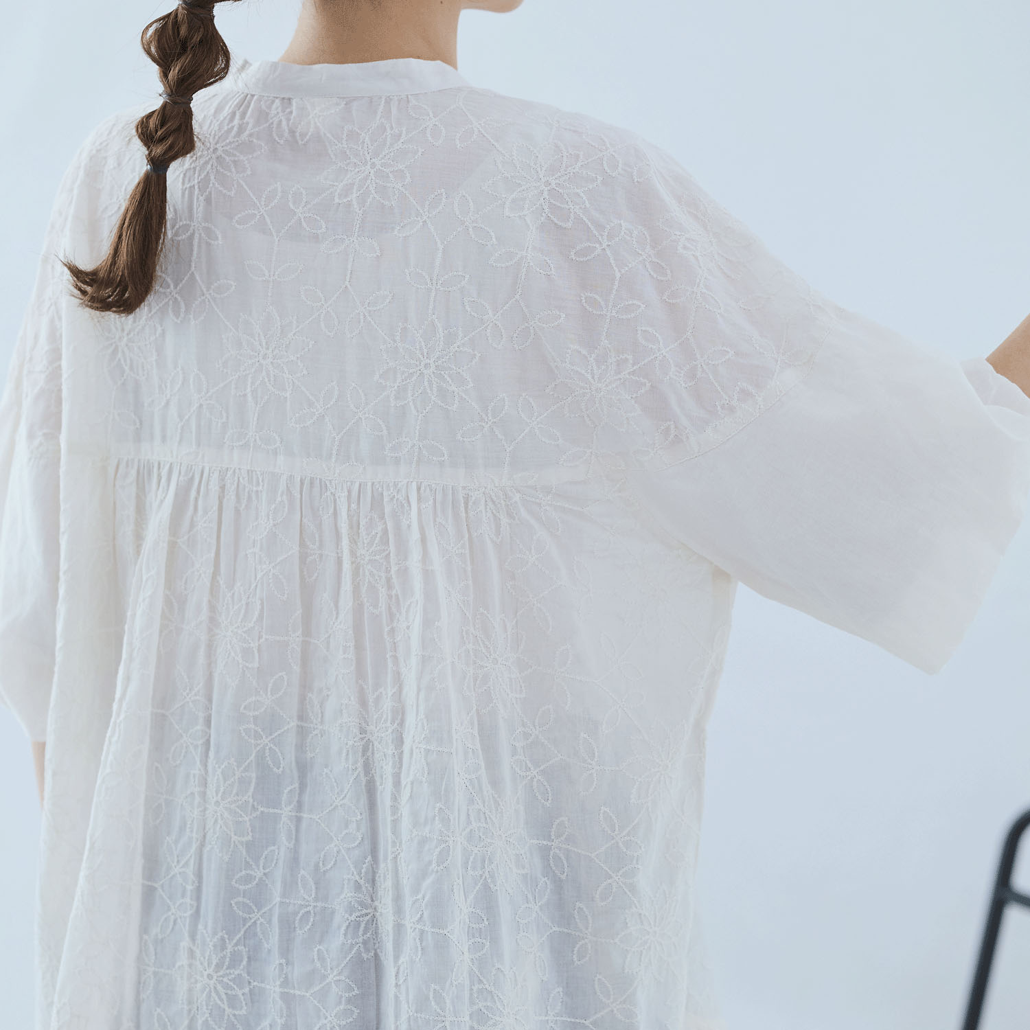 cloudnine 60キャンブリックシフリー刺繍入り前開きチュニック - 画像11