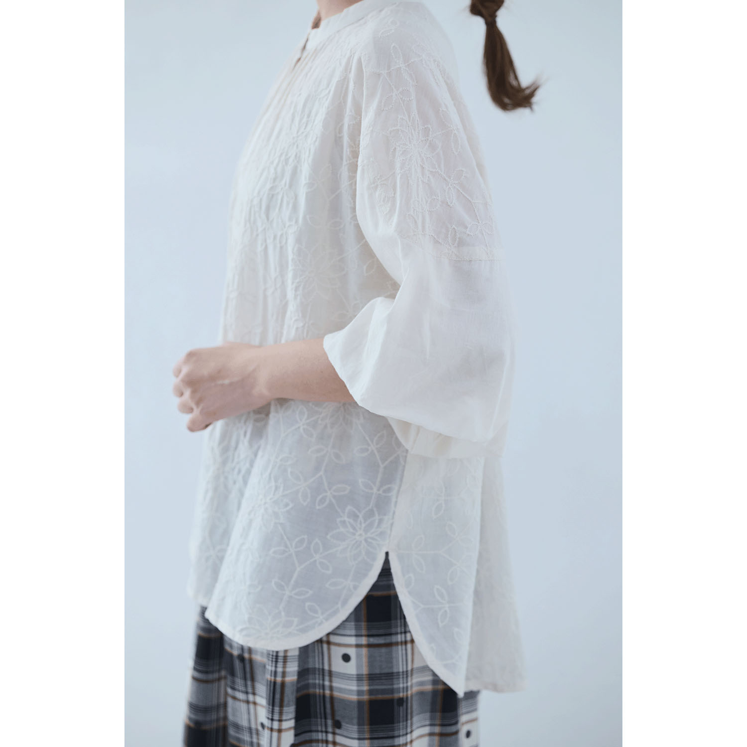 cloudnine 60キャンブリックシフリー刺繍入り前開きチュニック - 画像9