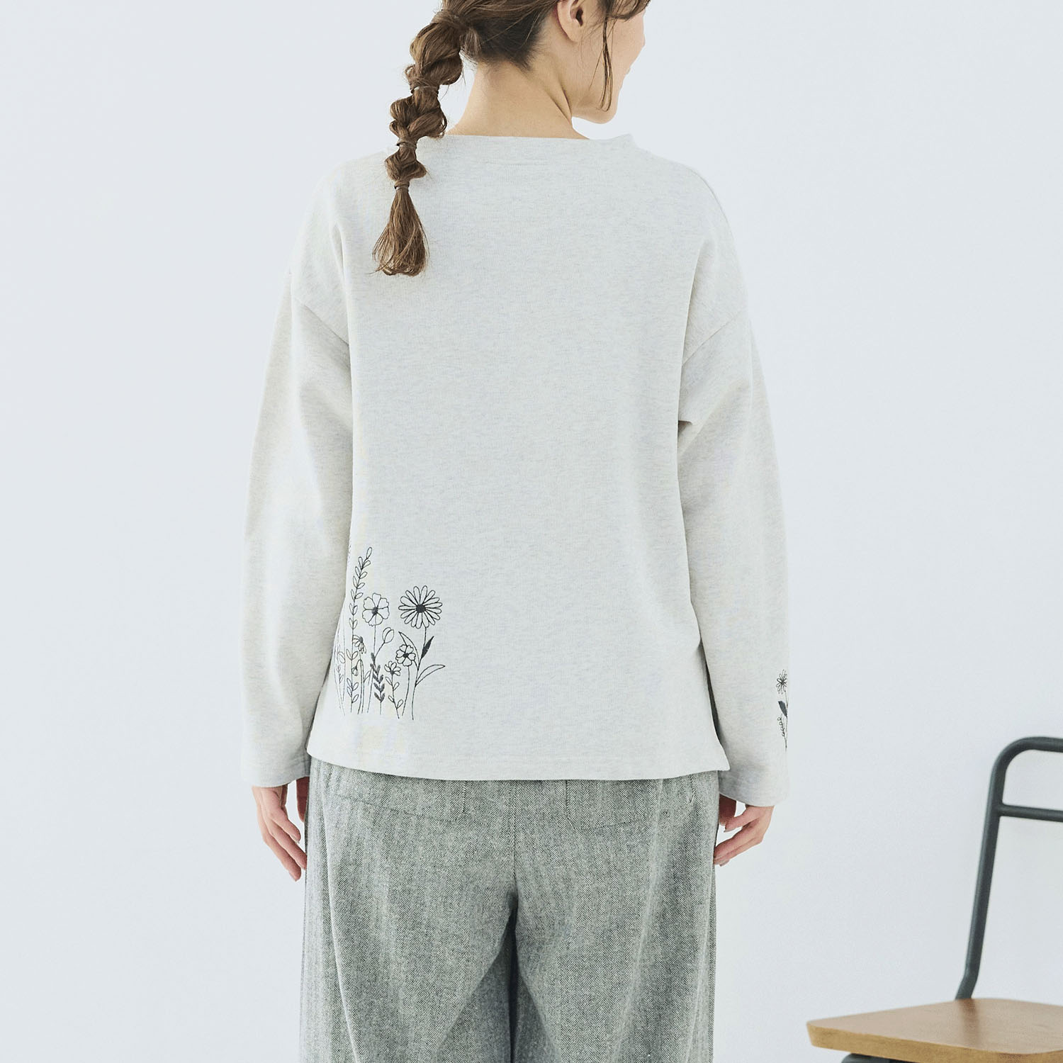 cloudnine ノンノ 裏毛無地先染め無地 ＋花柄刺繍入り カットソー - 画像5