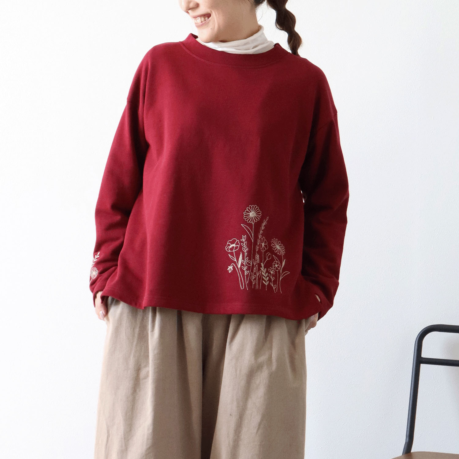 cloudnine ノンノ 裏毛無地先染め無地 ＋花柄刺繍入り カットソー - 画像1