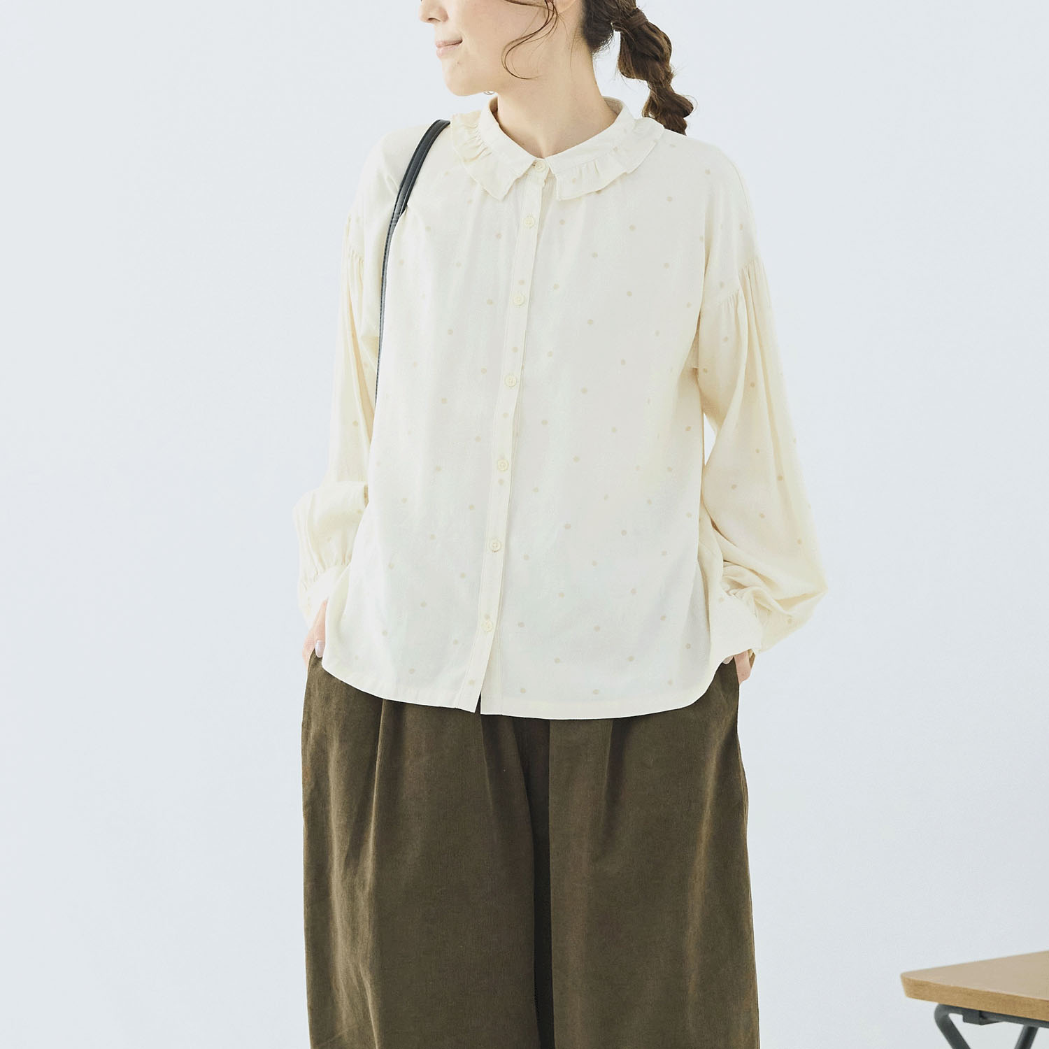 cloudnine ノンノ 表起毛 綿レーヨン ドット柄ptフリル襟付きネックギャザーブラウス - 画像1