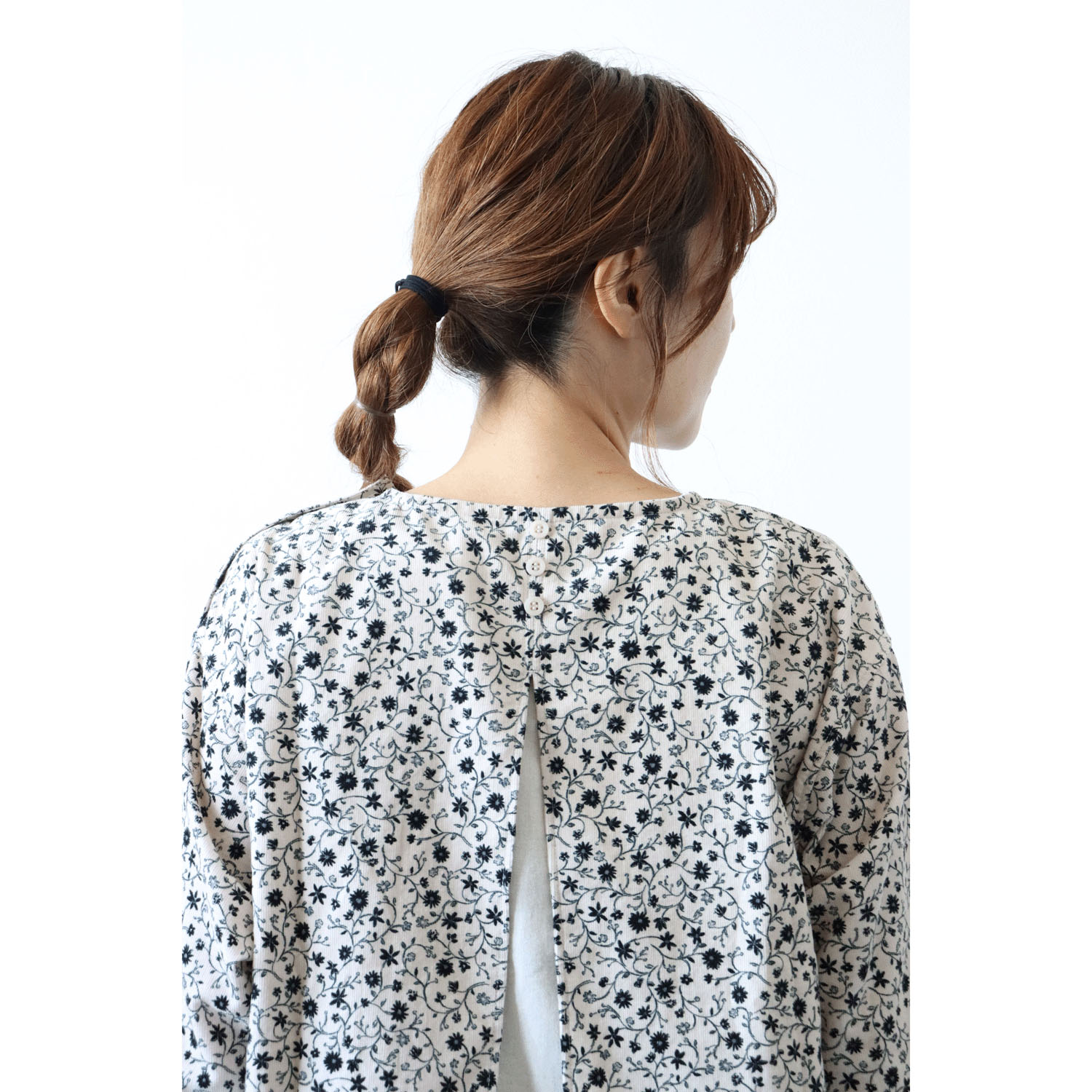 cloudnine ノンノ コーデュロイ小花柄pt後レイヤード風ブラウス - 画像4