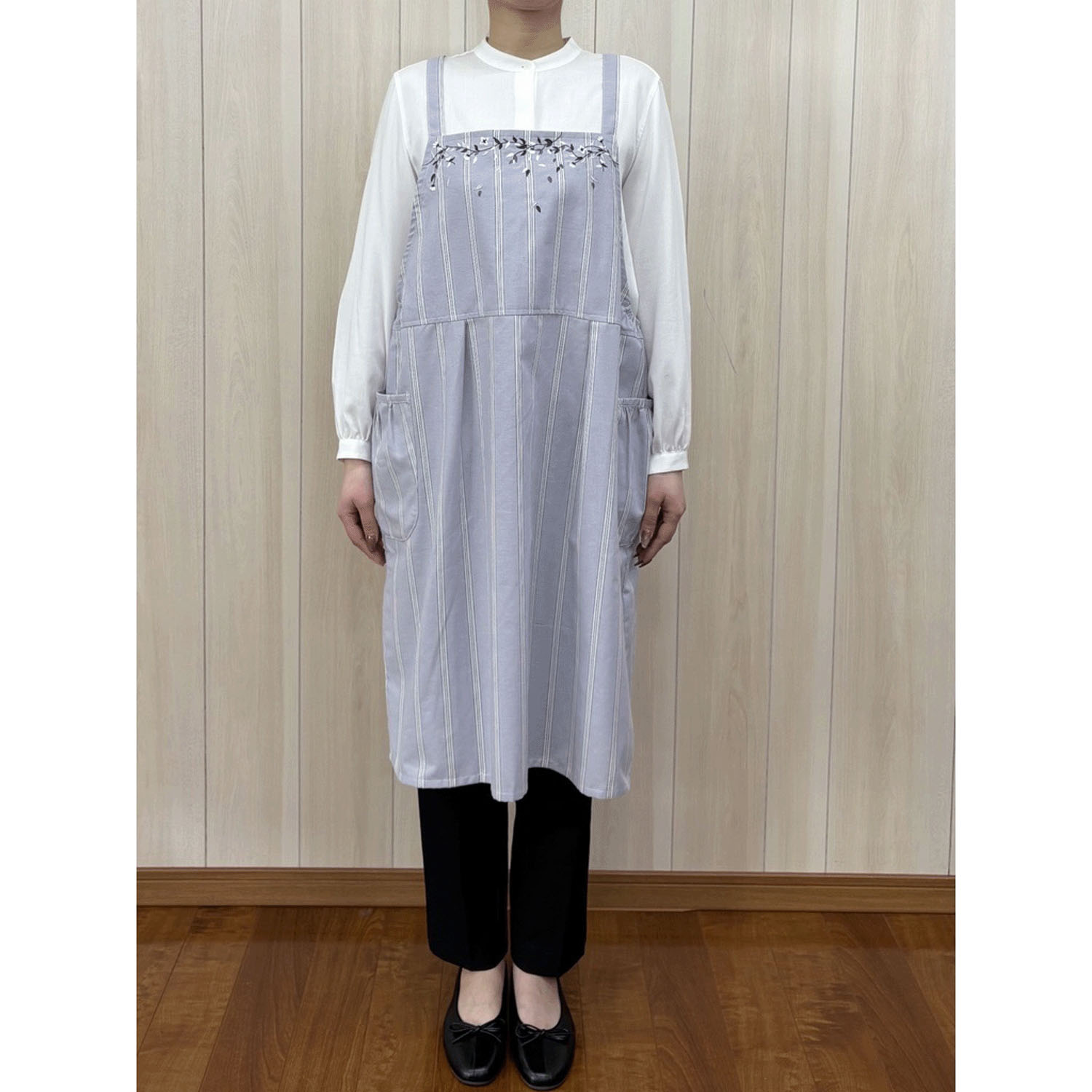 ECRU 胸元刺繍バックリボンエプロン