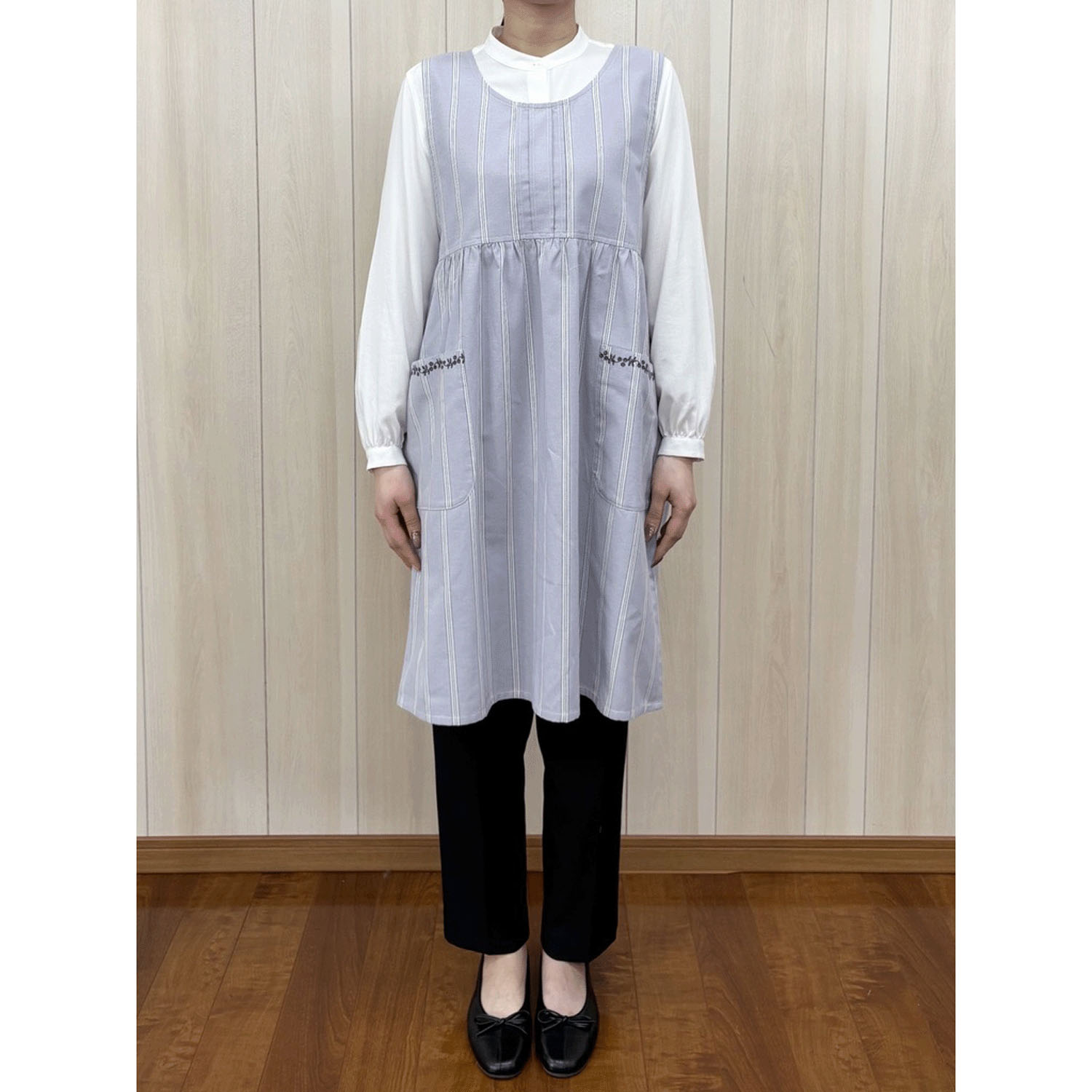 ECRU ポケット刺繍ギャザー入りエプロン - 画像8