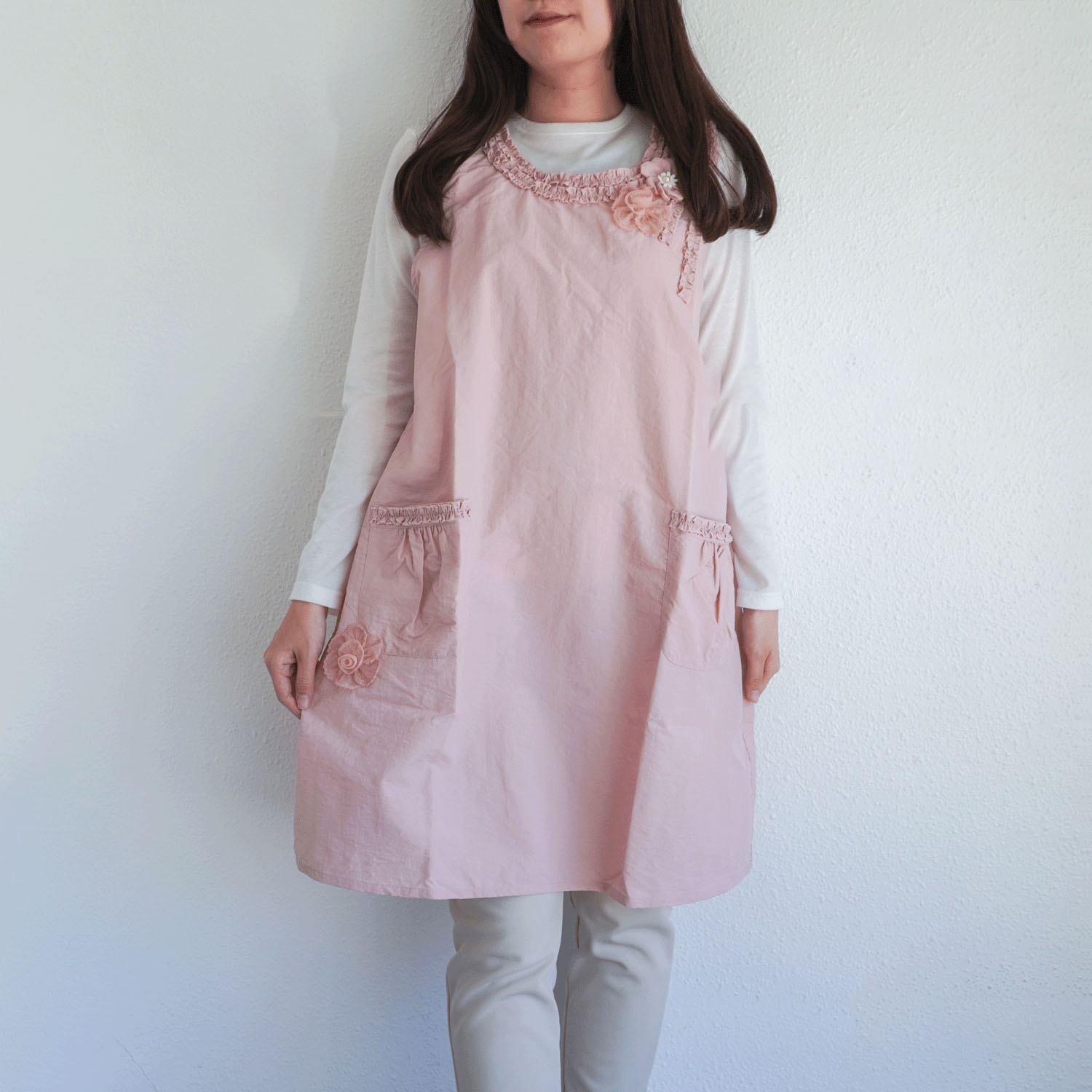 ナイロン花モチーフパール付き背ゴムエプロン - 画像3