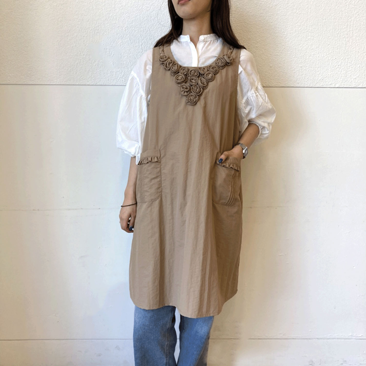 ナイロン薔薇モチーフ背ゴムエプロン - 画像1