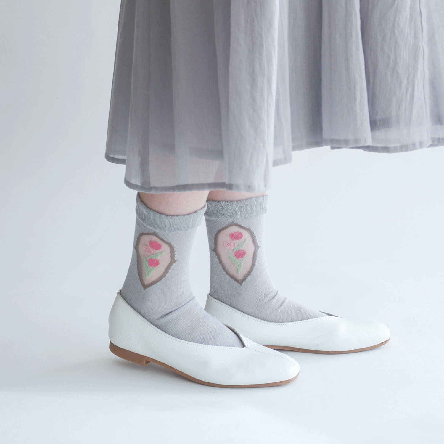 シースルーソックス 丈長  シルク混 くりぬき チューリップ柄 - 画像6