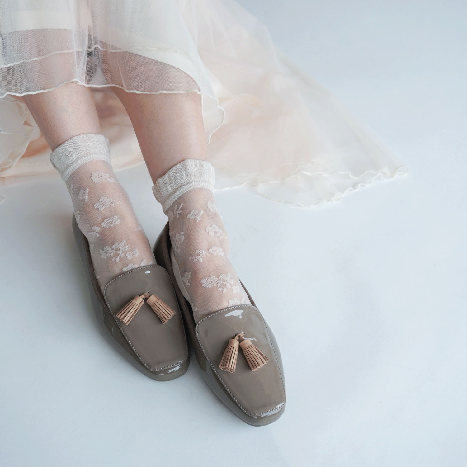 シースルーソックス クルー丈 モノトーン花柄 - 画像13