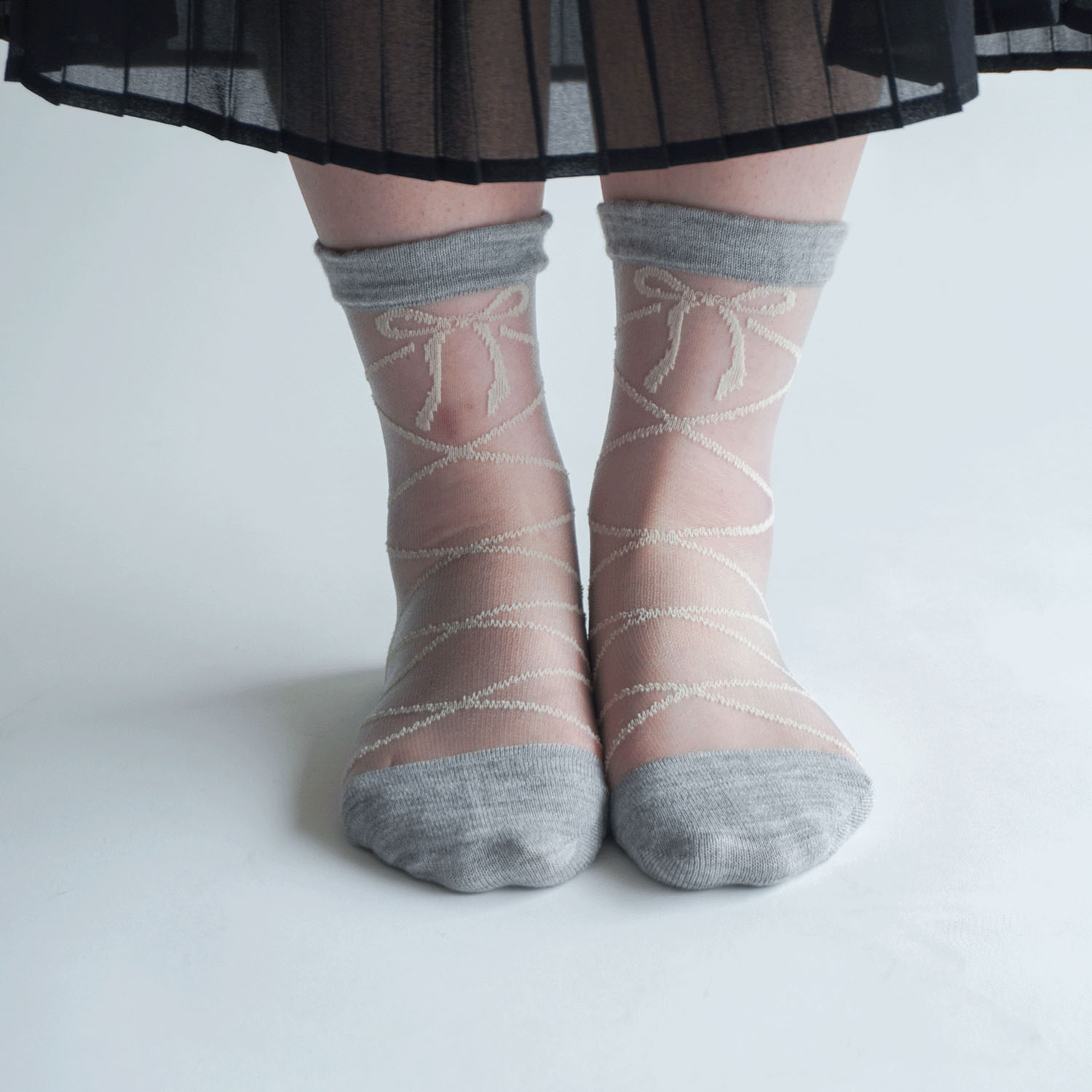 25AW新柄  シースルーソックス ハイクルー  カシミヤ混 リボン柄【在庫限り】 - 画像2