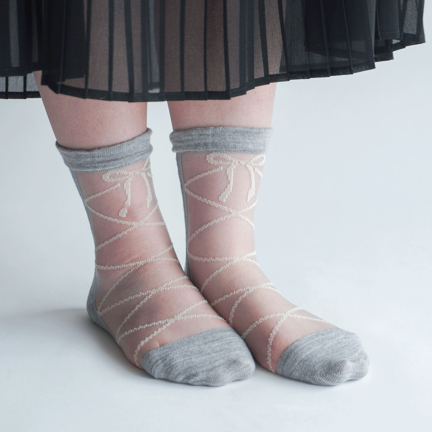 25AW新柄  シースルーソックス ハイクルー  カシミヤ混 リボン柄【在庫限り】 - 画像4