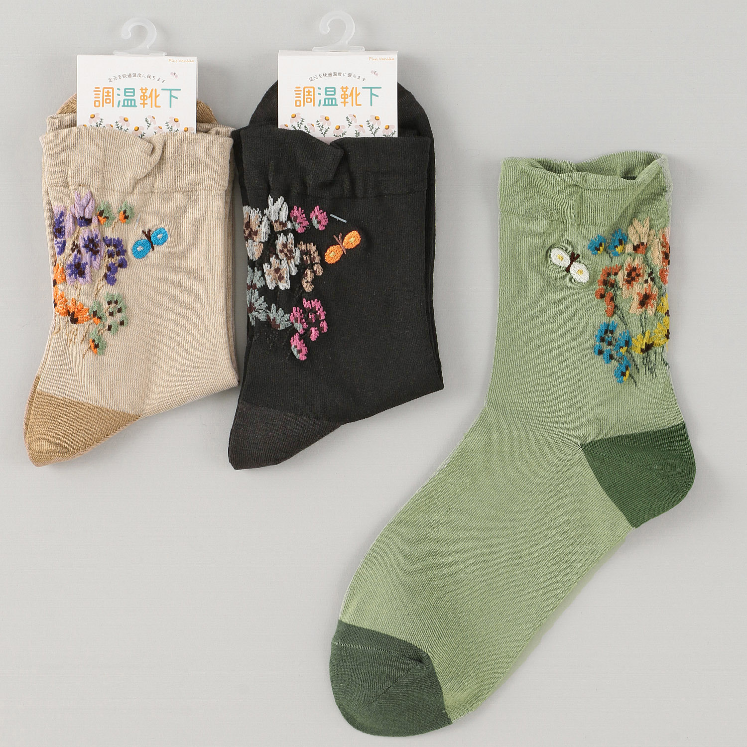 Natural Collection  クルー丈  フロート花 蝶々刺しゅう 靴下 - 画像1